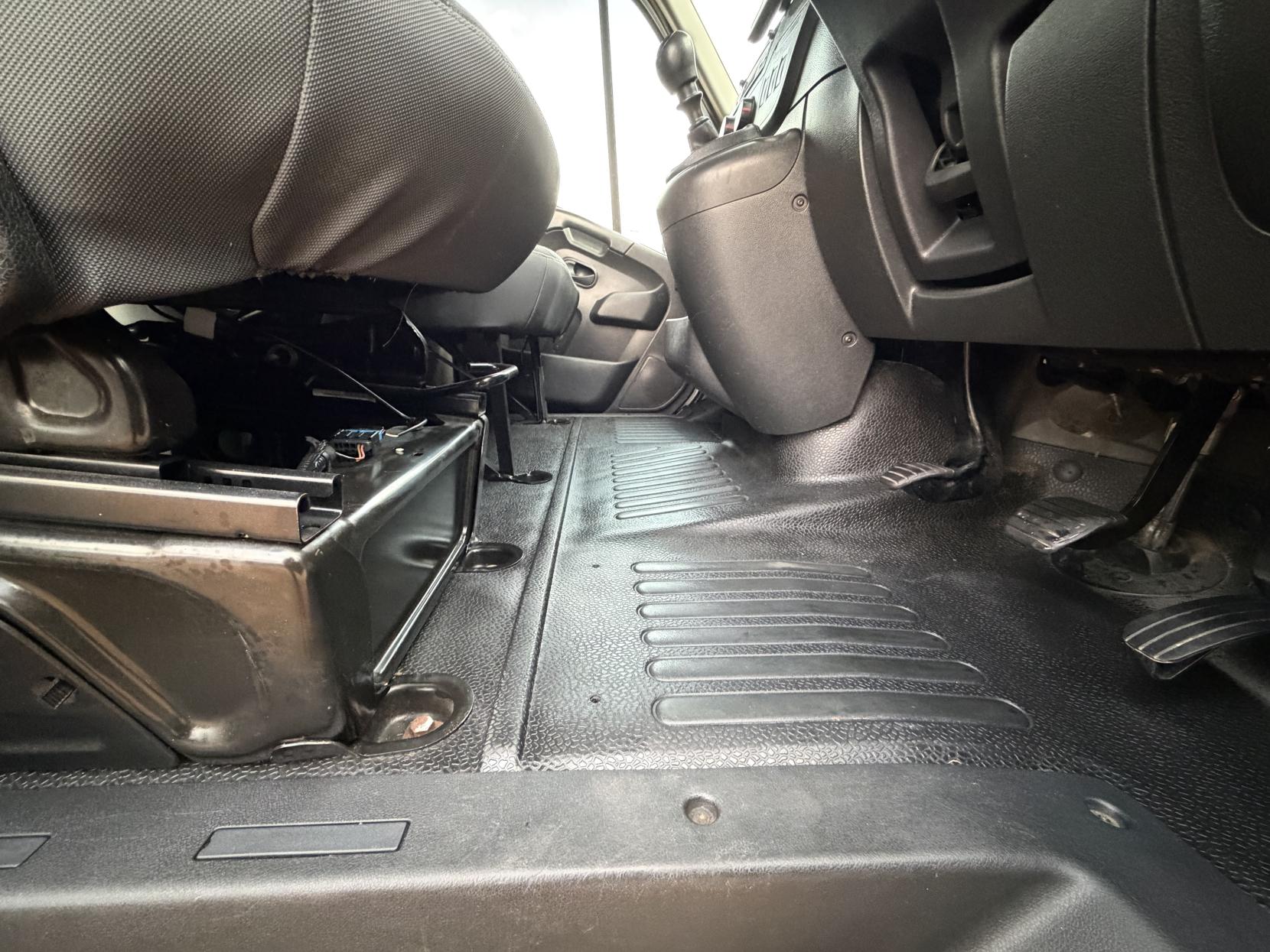 Vauxhall Movano 2.3 CDTi 3500 Panel Van 5dr Diesel Manual FWD L2 H2 Euro 6 (130 ps)