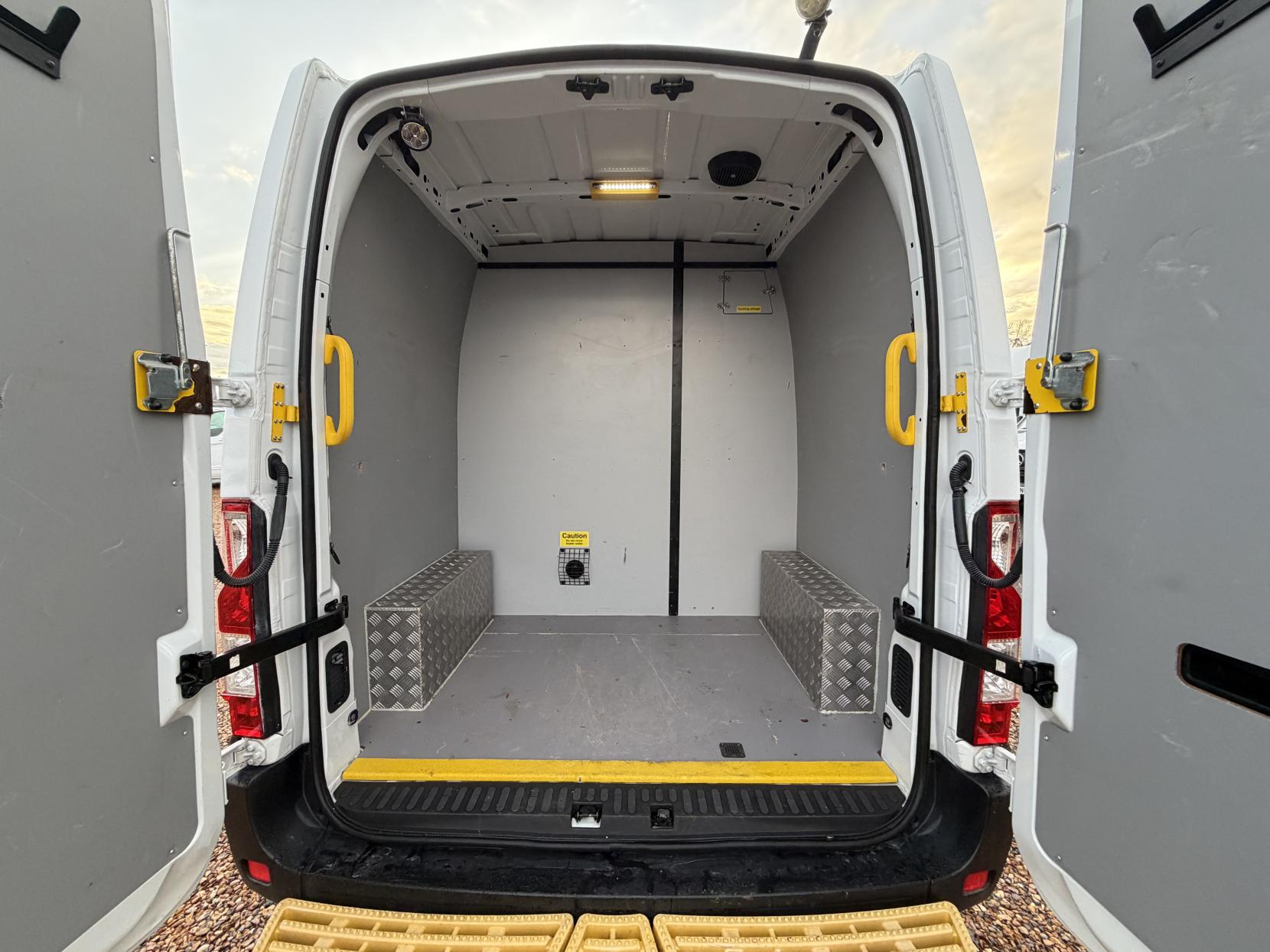 Vauxhall Movano 2.3 CDTi 3500 Panel Van 5dr Diesel Manual FWD L2 H2 Euro 6 (130 ps)