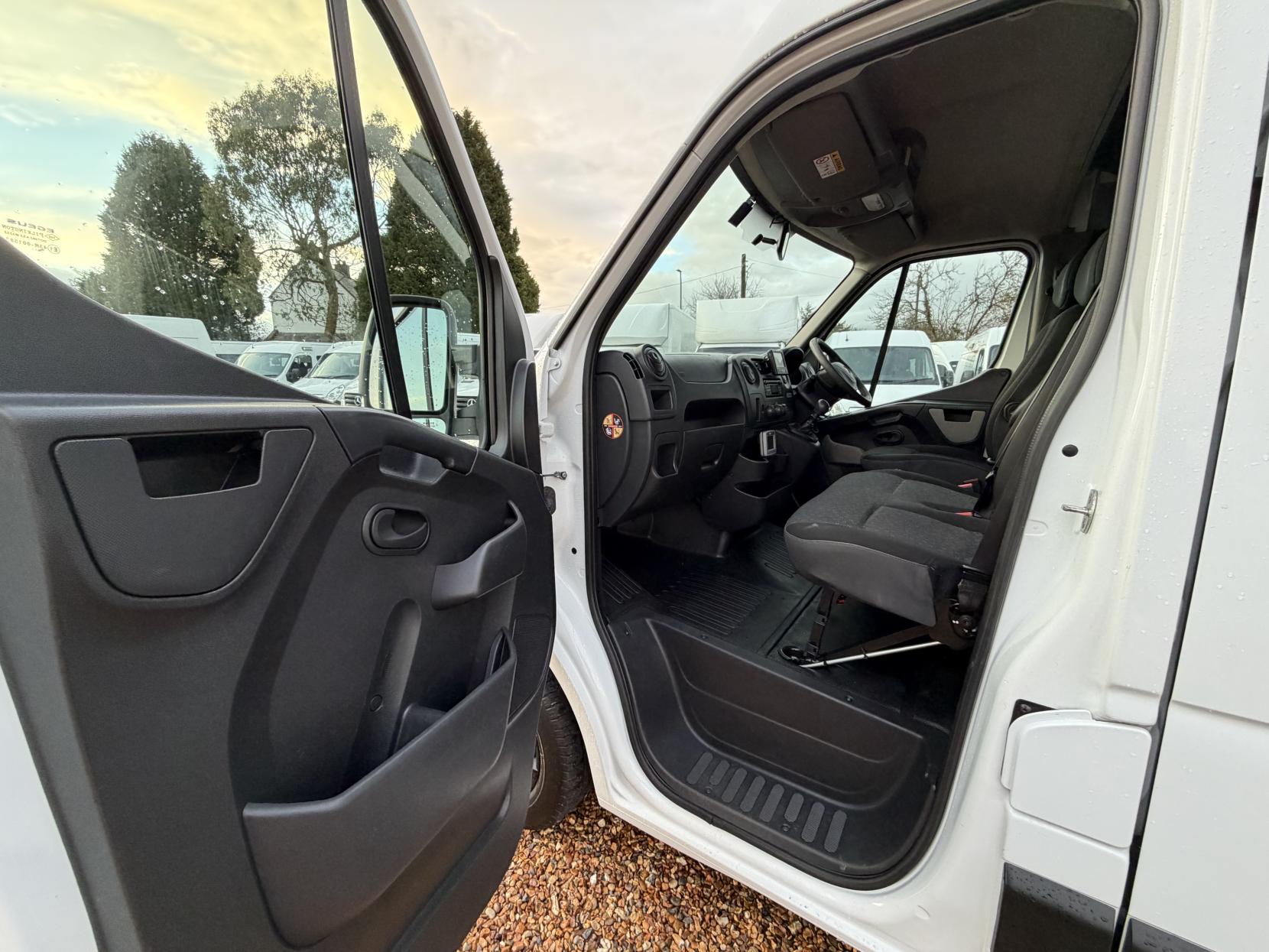 Vauxhall Movano 2.3 CDTi 3500 Panel Van 5dr Diesel Manual FWD L2 H2 Euro 6 (130 ps)