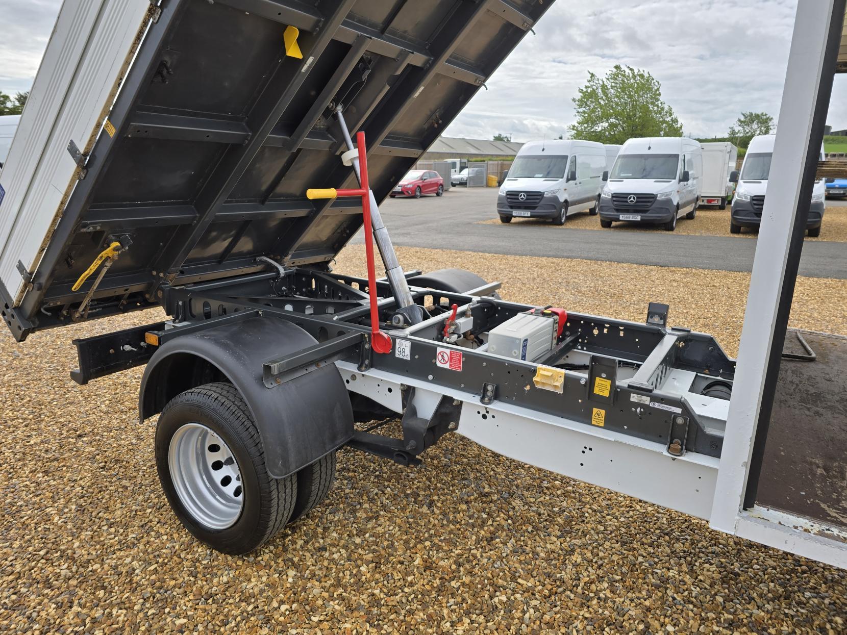 Ford Transit 2.0 350 EcoBlue Leader Tipper 2dr Diesel Manual RWD L3 Euro 6 (s/s) (1-Way, 1-Stop, Tool Pod) (130 ps)