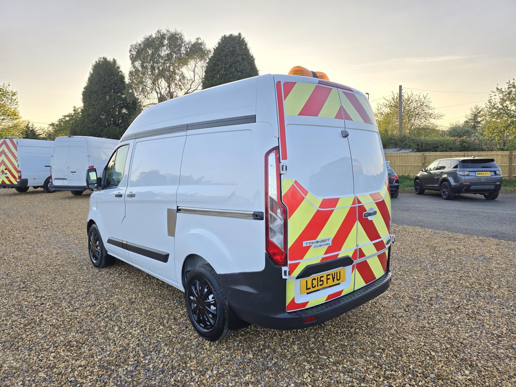 Ford Transit Custom 2.2 TDCi 330 Panel Van 5dr Diesel Manual L2 H1 (197 g/km, 123 bhp)
