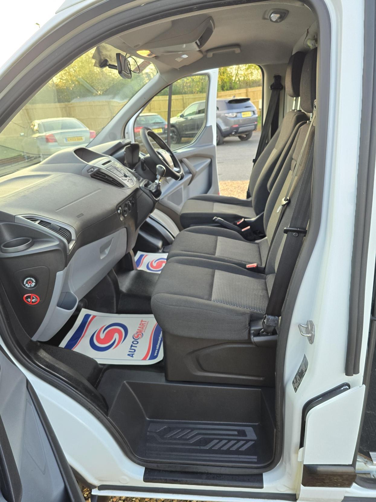 Ford Transit Custom 2.2 TDCi 330 Panel Van 5dr Diesel Manual L2 H1 (197 g/km, 123 bhp)