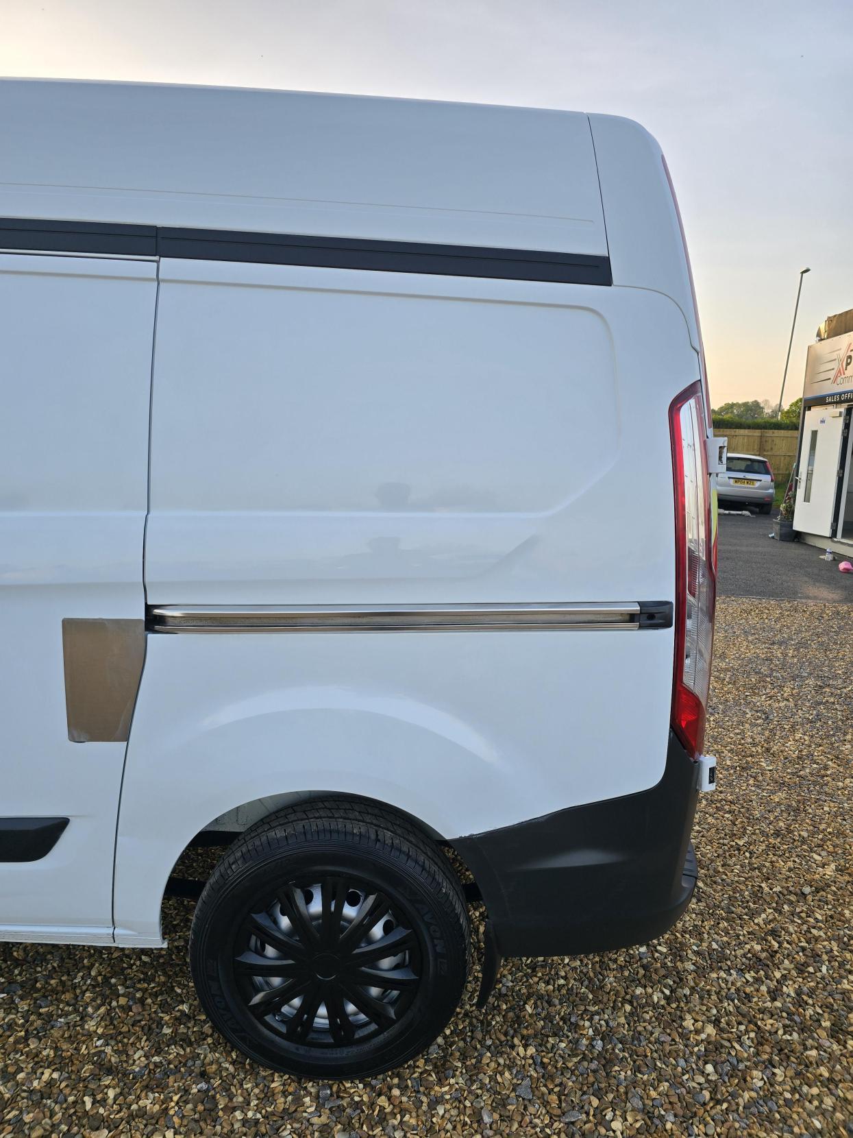 Ford Transit Custom 2.2 TDCi 330 Panel Van 5dr Diesel Manual L2 H1 (197 g/km, 123 bhp)