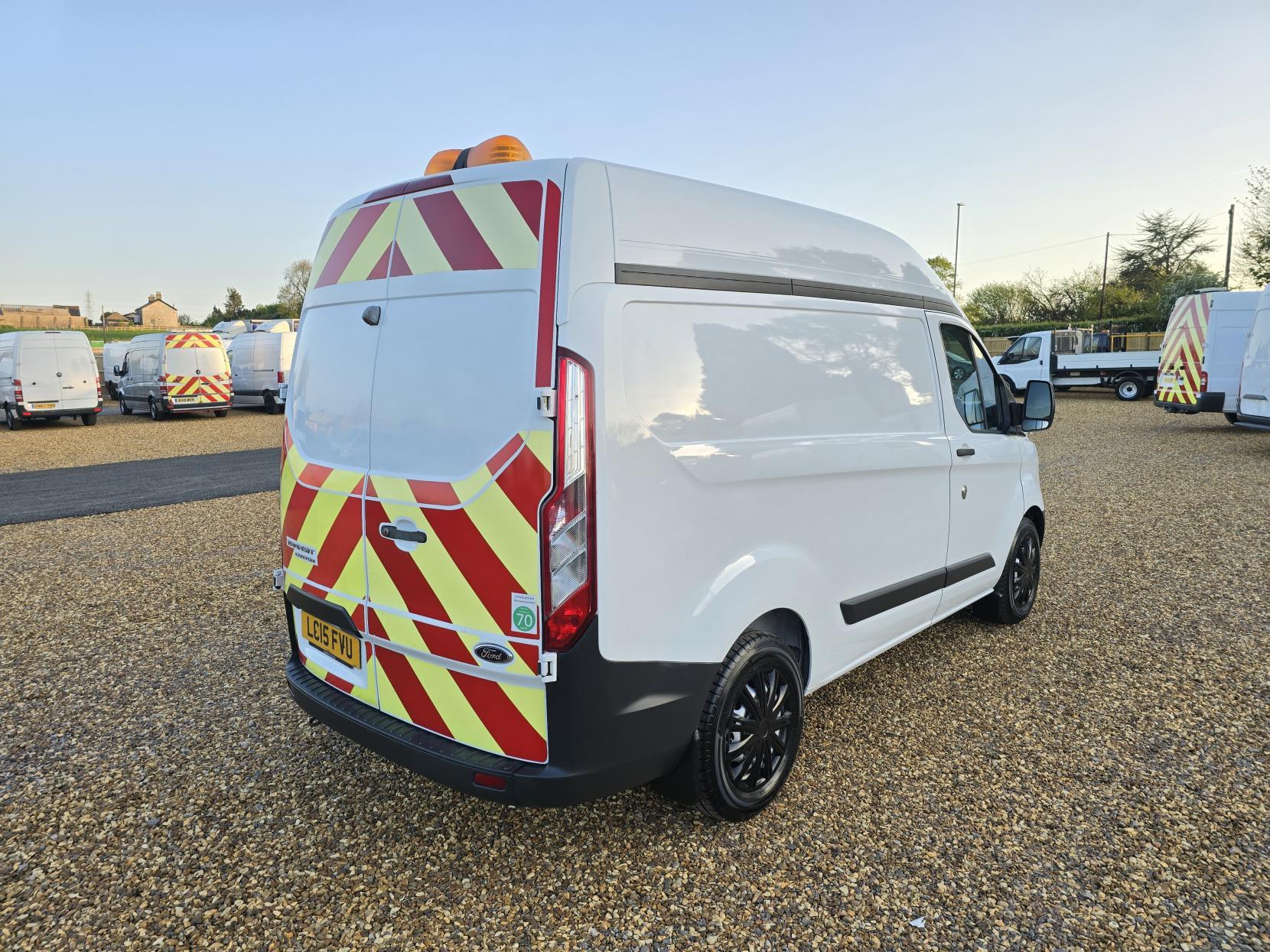 Ford Transit Custom 2.2 TDCi 330 Panel Van 5dr Diesel Manual L2 H1 (197 g/km, 123 bhp)