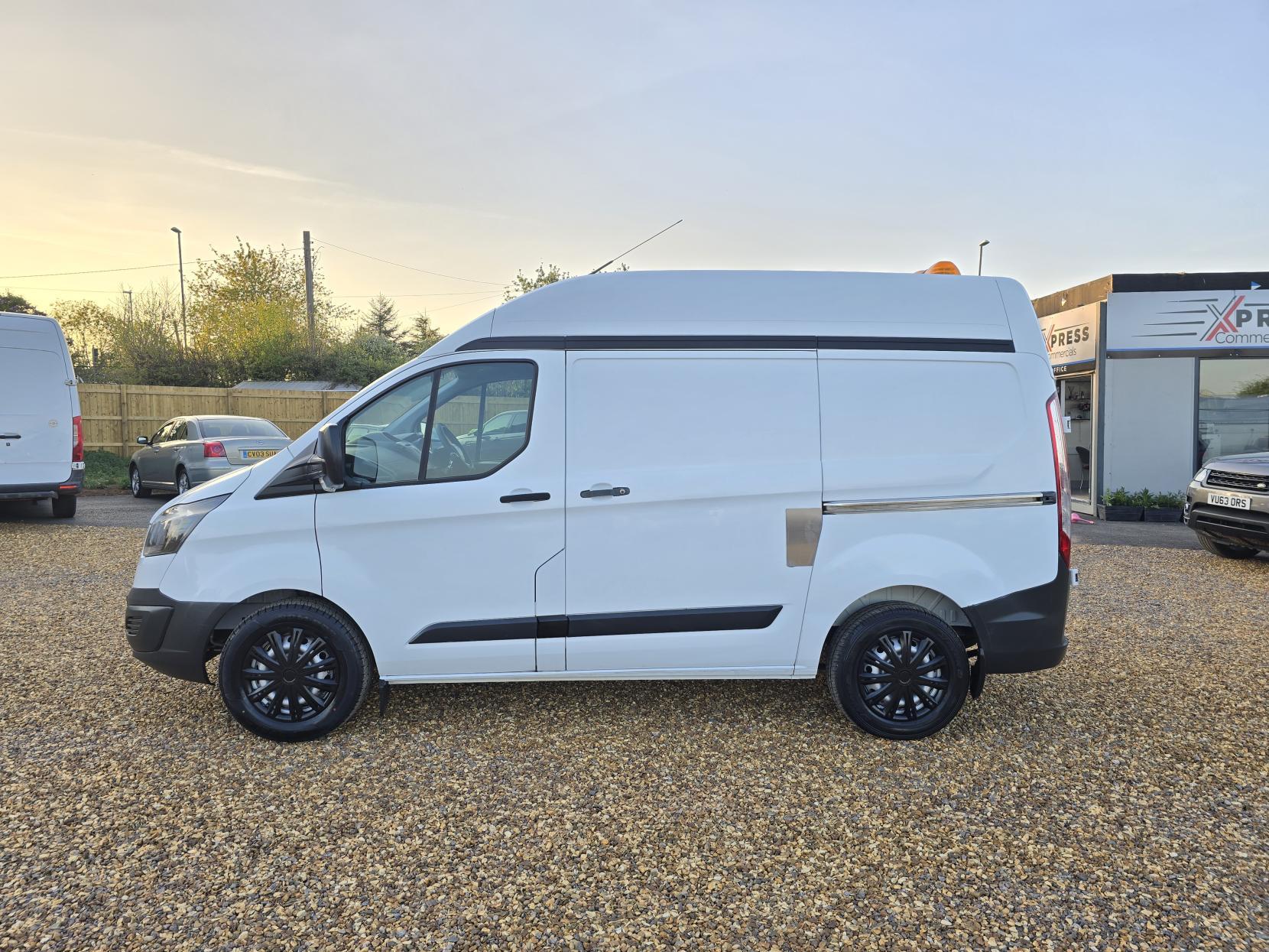 Ford Transit Custom 2.2 TDCi 330 Panel Van 5dr Diesel Manual L2 H1 (197 g/km, 123 bhp)