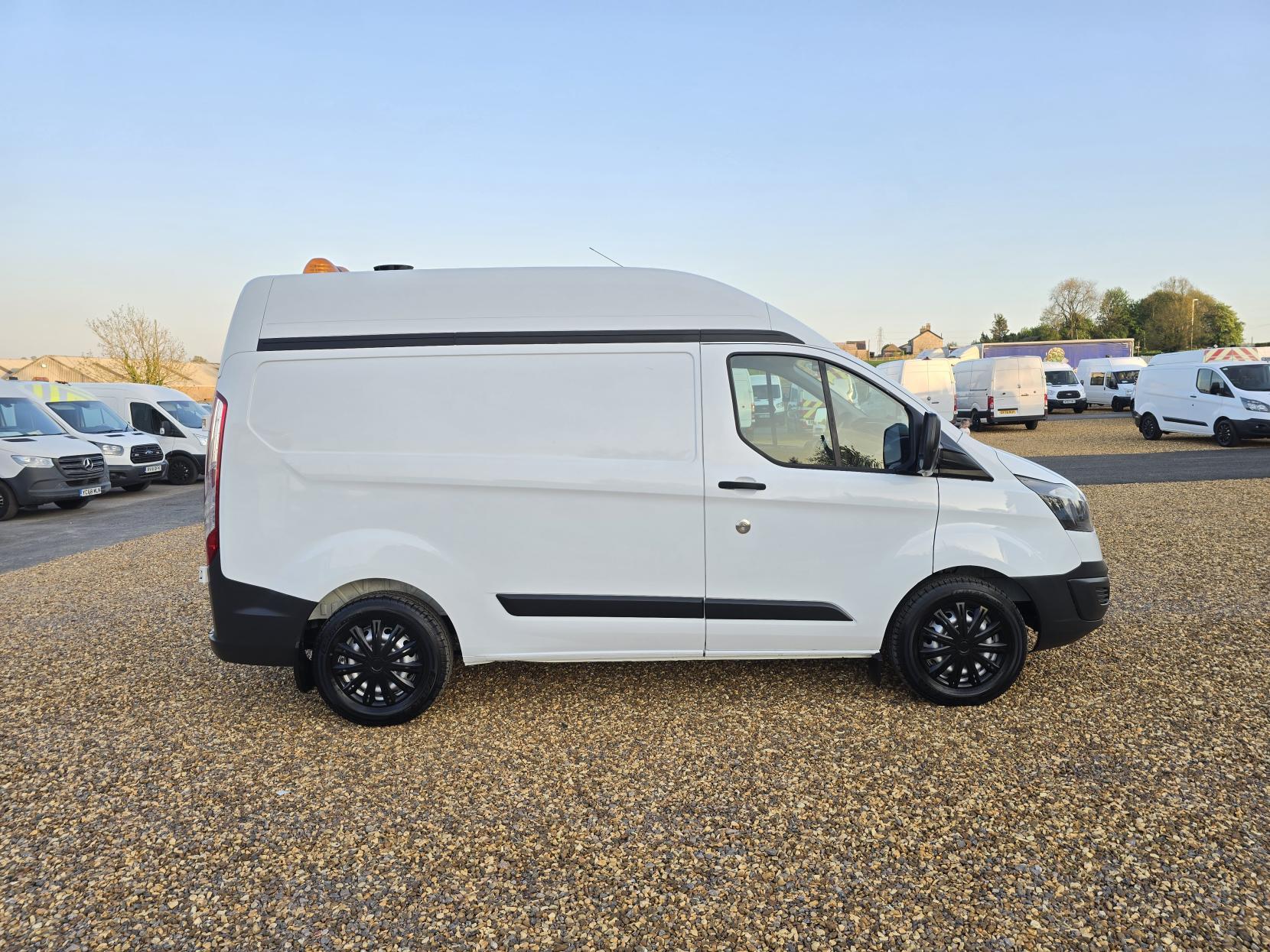 Ford Transit Custom 2.2 TDCi 330 Panel Van 5dr Diesel Manual L2 H1 (197 g/km, 123 bhp)