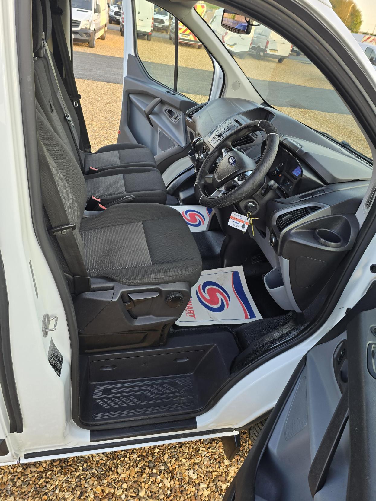 Ford Transit Custom 2.2 TDCi 330 Panel Van 5dr Diesel Manual L2 H1 (197 g/km, 123 bhp)