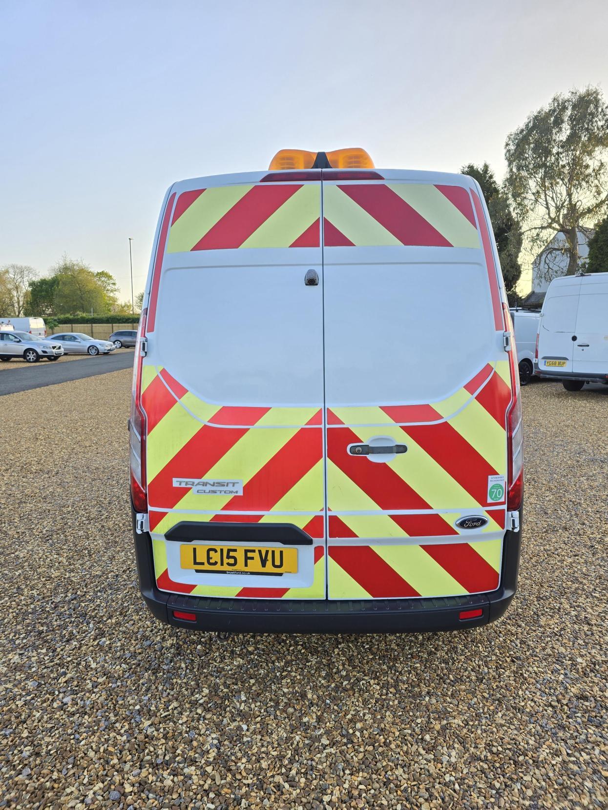 Ford Transit Custom 2.2 TDCi 330 Panel Van 5dr Diesel Manual L2 H1 (197 g/km, 123 bhp)
