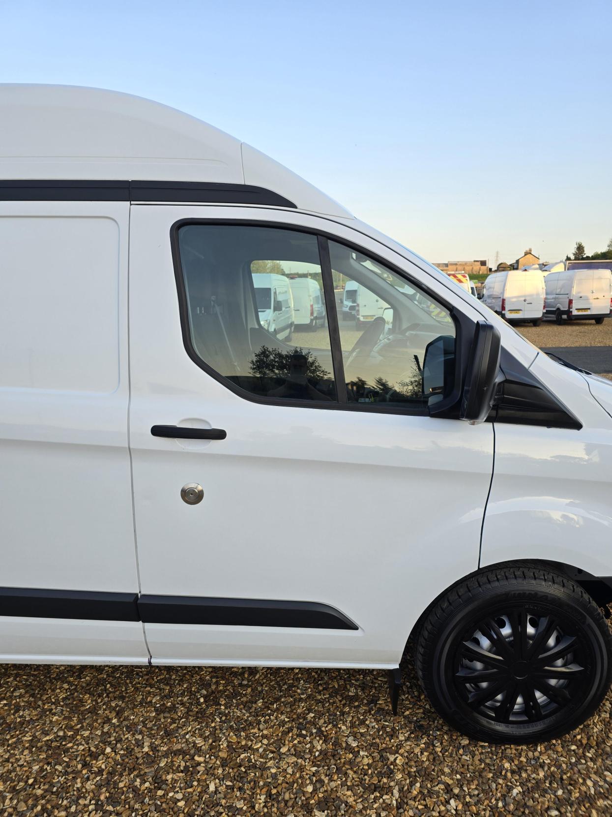 Ford Transit Custom 2.2 TDCi 330 Panel Van 5dr Diesel Manual L2 H1 (197 g/km, 123 bhp)