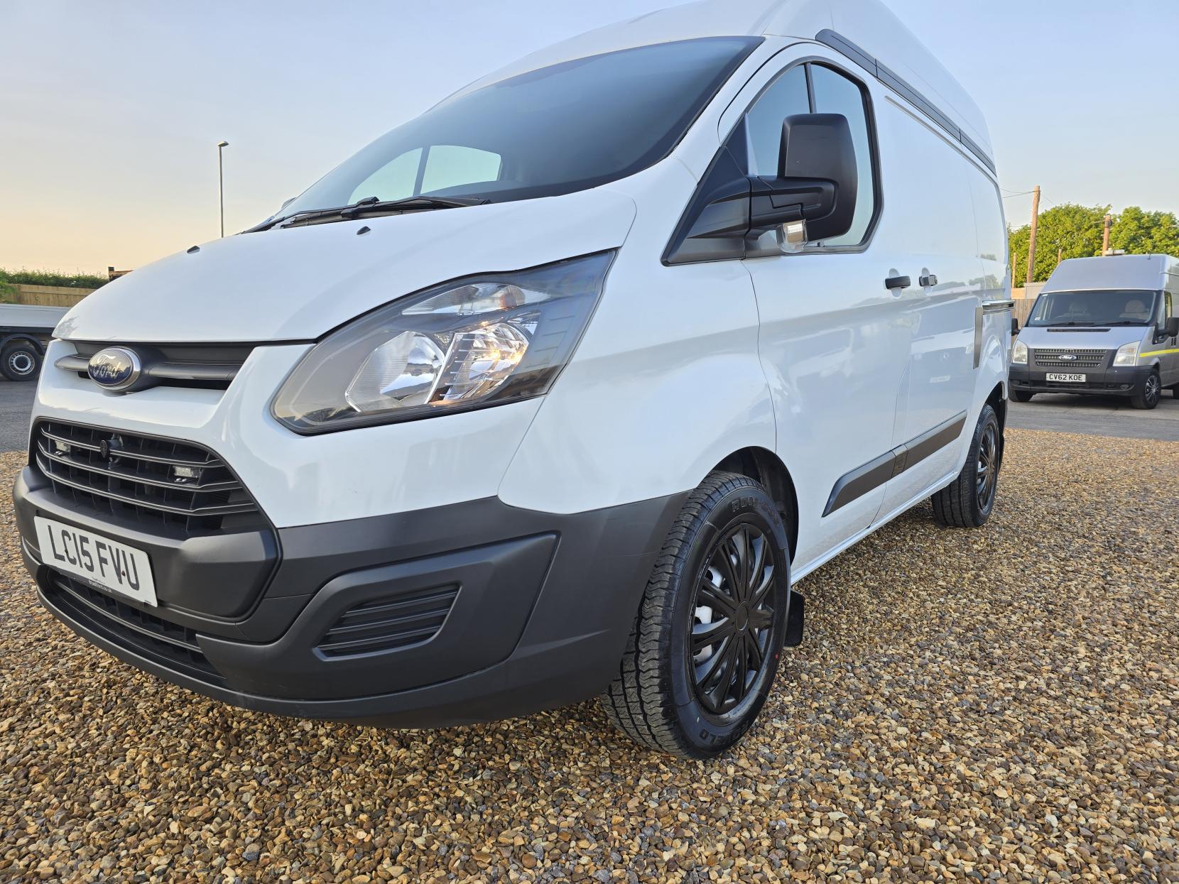 Ford Transit Custom 2.2 TDCi 330 Panel Van 5dr Diesel Manual L2 H1 (197 g/km, 123 bhp)
