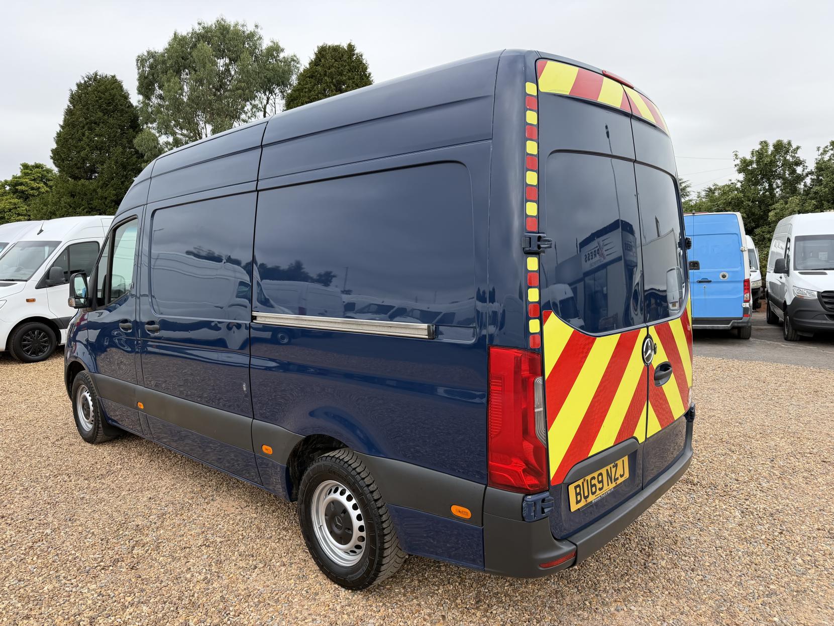 2019 Mercedes-Benz Sprinter 2.1 316 CDI Panel Van 5dr Diesel Manual RWD L2 H2 Euro 6 (163 ps) - Thumbnail 9