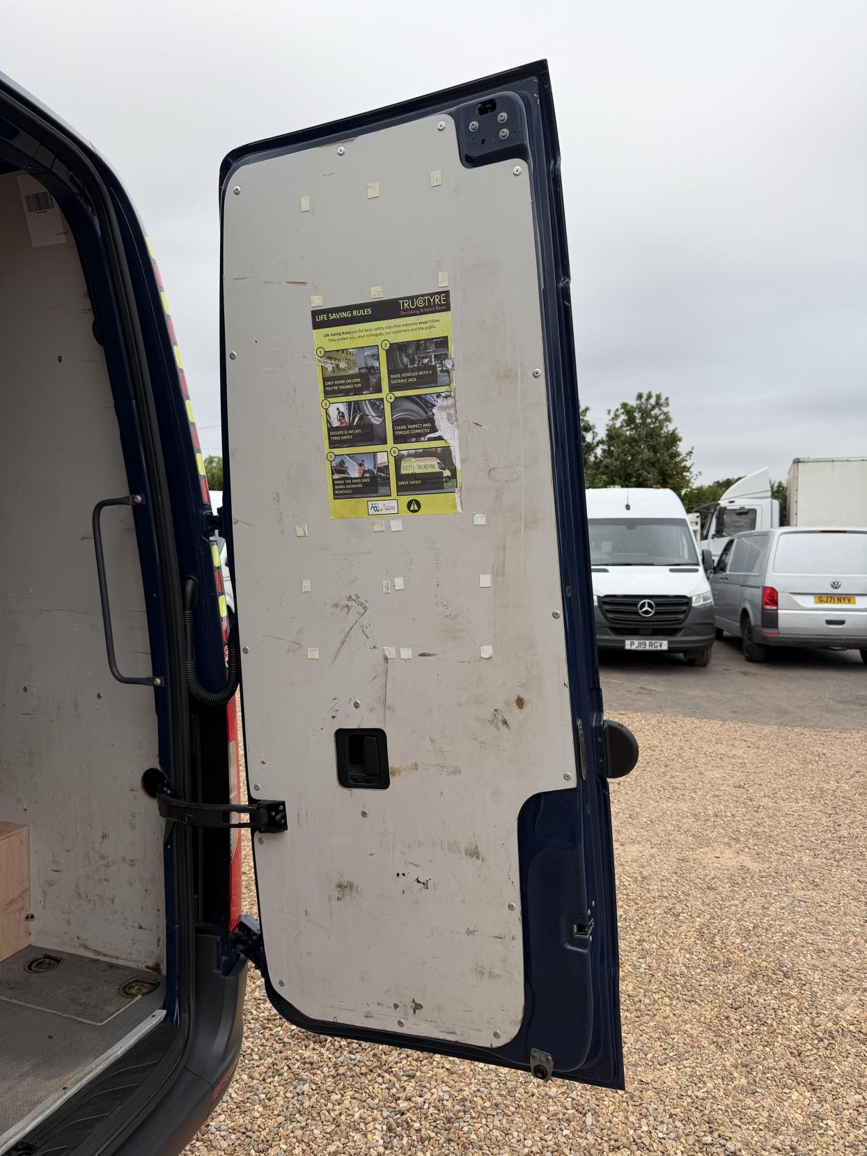 2019 Mercedes-Benz Sprinter 2.1 316 CDI Panel Van 5dr Diesel Manual RWD L2 H2 Euro 6 (163 ps) - Thumbnail 42