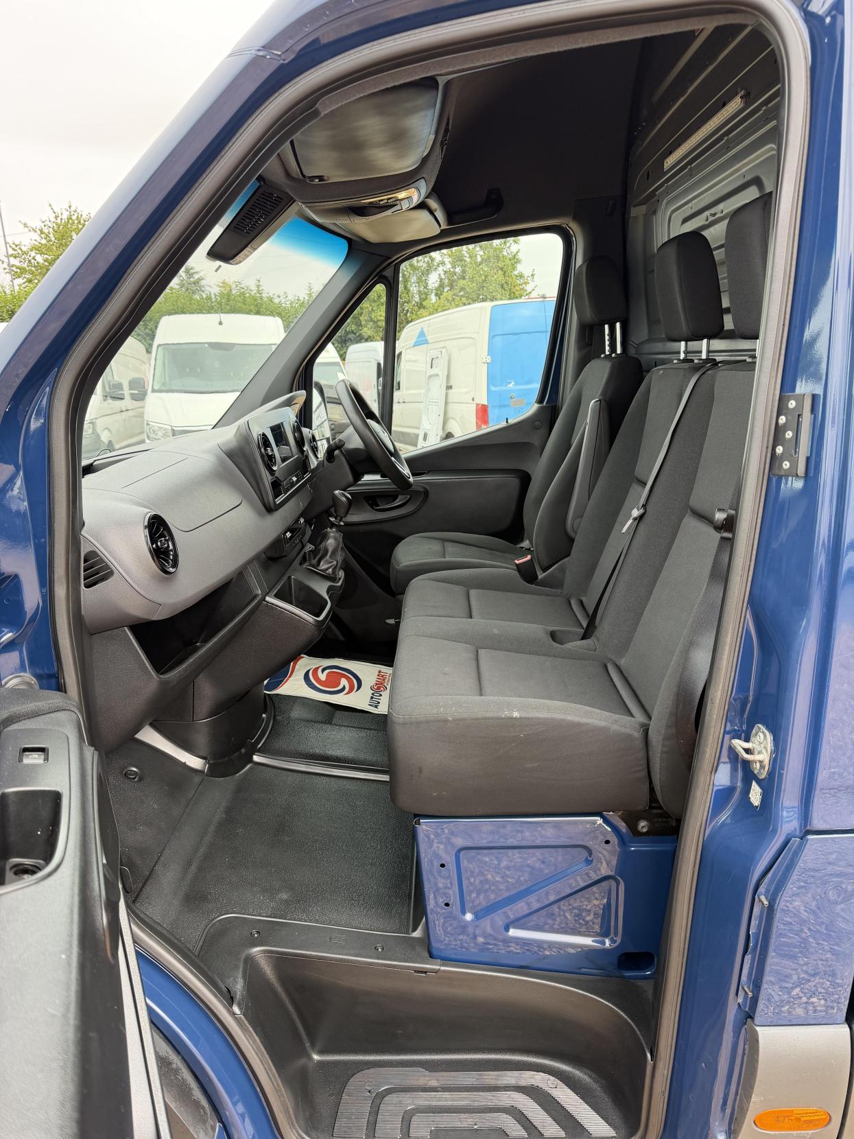 2019 Mercedes-Benz Sprinter 2.1 316 CDI Panel Van 5dr Diesel Manual RWD L2 H2 Euro 6 (163 ps) - Thumbnail 17