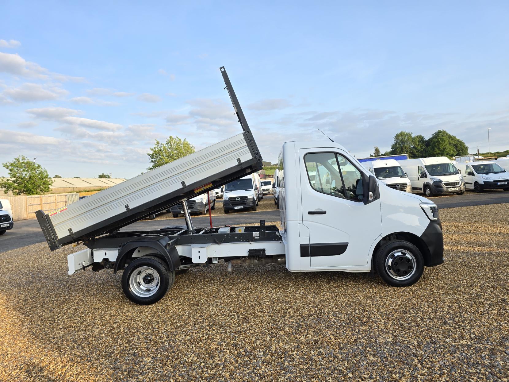 Renault Master 2.3 dCi 35 Business Tipper 2dr Diesel Manual RWD MWB Euro 6 (TRW) (130 ps)