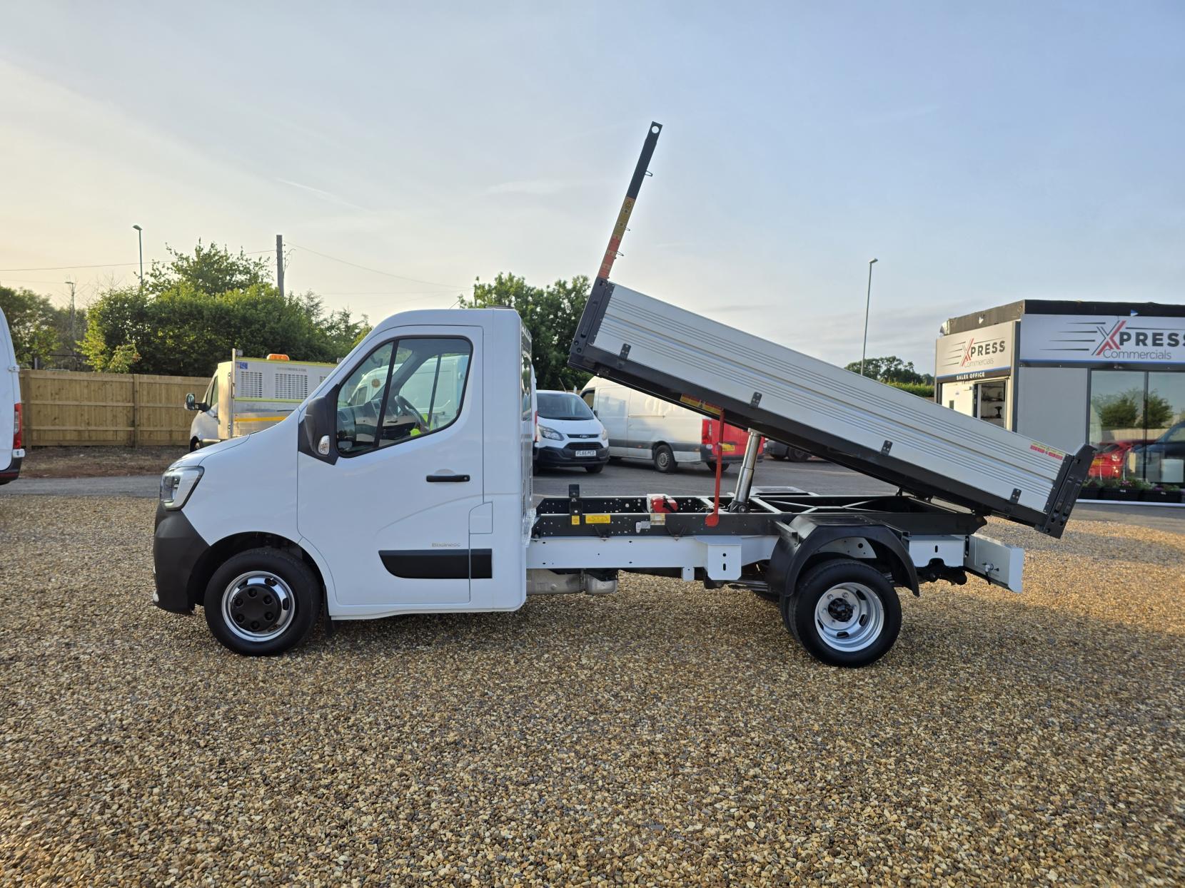 Renault Master 2.3 dCi 35 Business Tipper 2dr Diesel Manual RWD MWB Euro 6 (TRW) (130 ps)