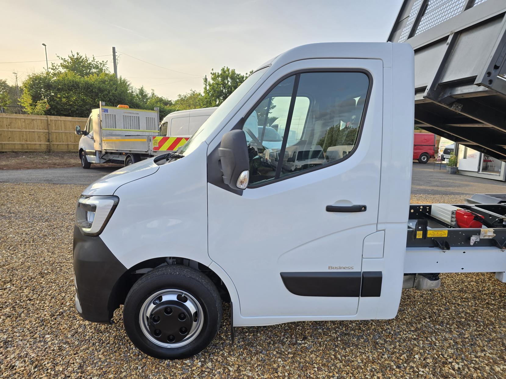 Renault Master 2.3 dCi 35 Business Tipper 2dr Diesel Manual RWD MWB Euro 6 (TRW) (130 ps)