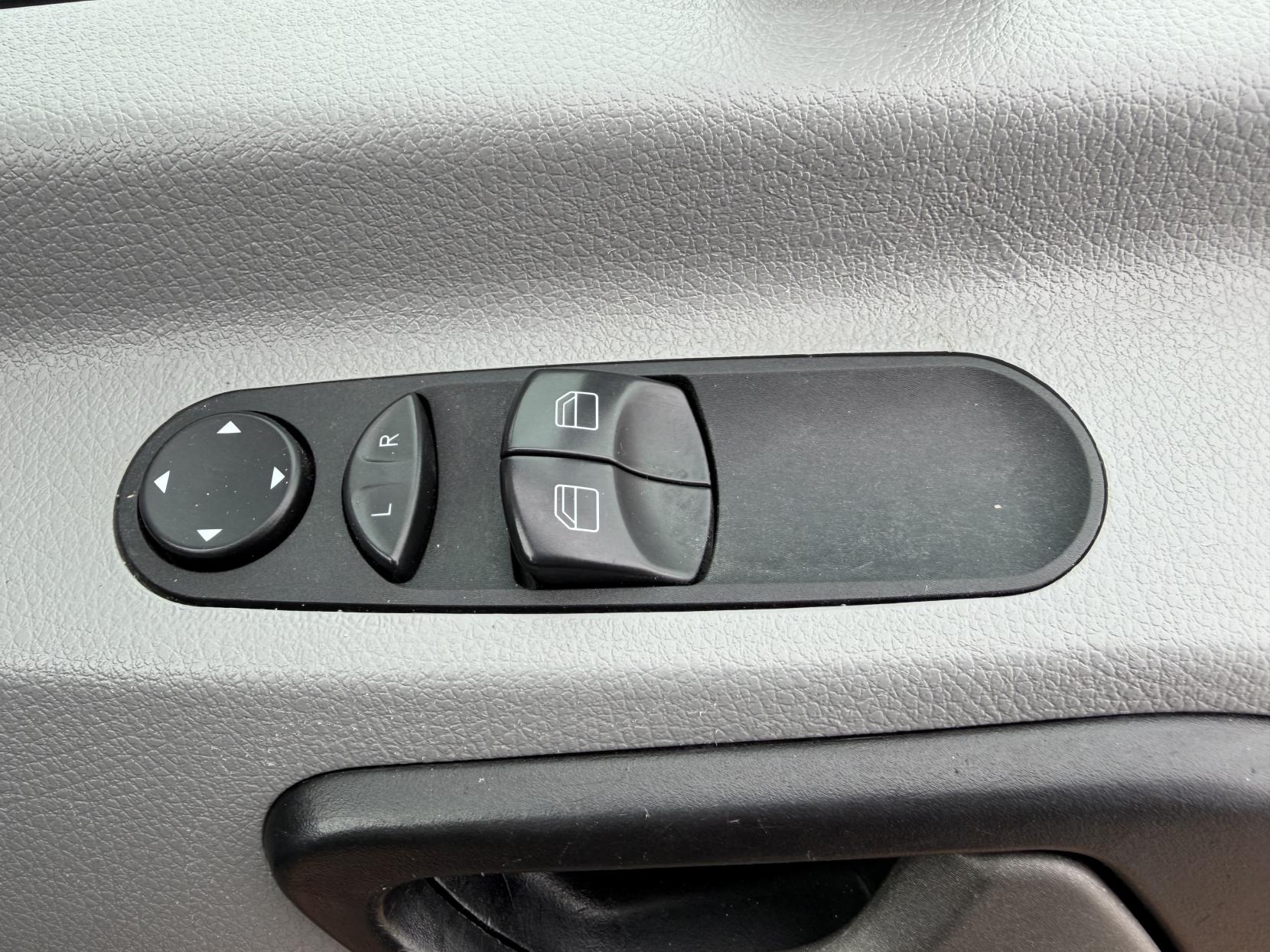 2014 Mercedes-Benz Sprinter 2.1 313 CDi Panel Van 4dr Diesel Manual RWD L2 (129 bhp) - Thumbnail 43