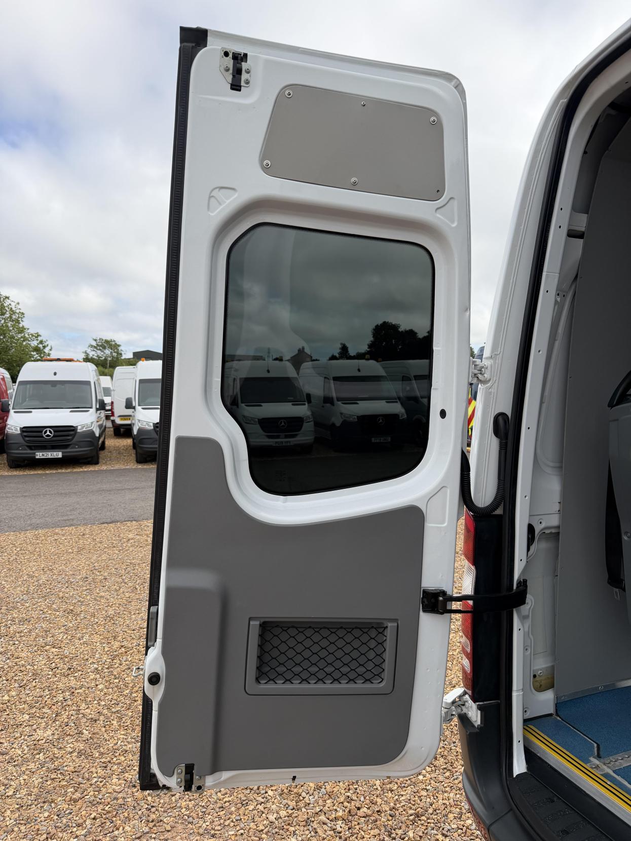 2014 Mercedes-Benz Sprinter 2.1 313 CDi Panel Van 4dr Diesel Manual RWD L2 (129 bhp) - Thumbnail 33