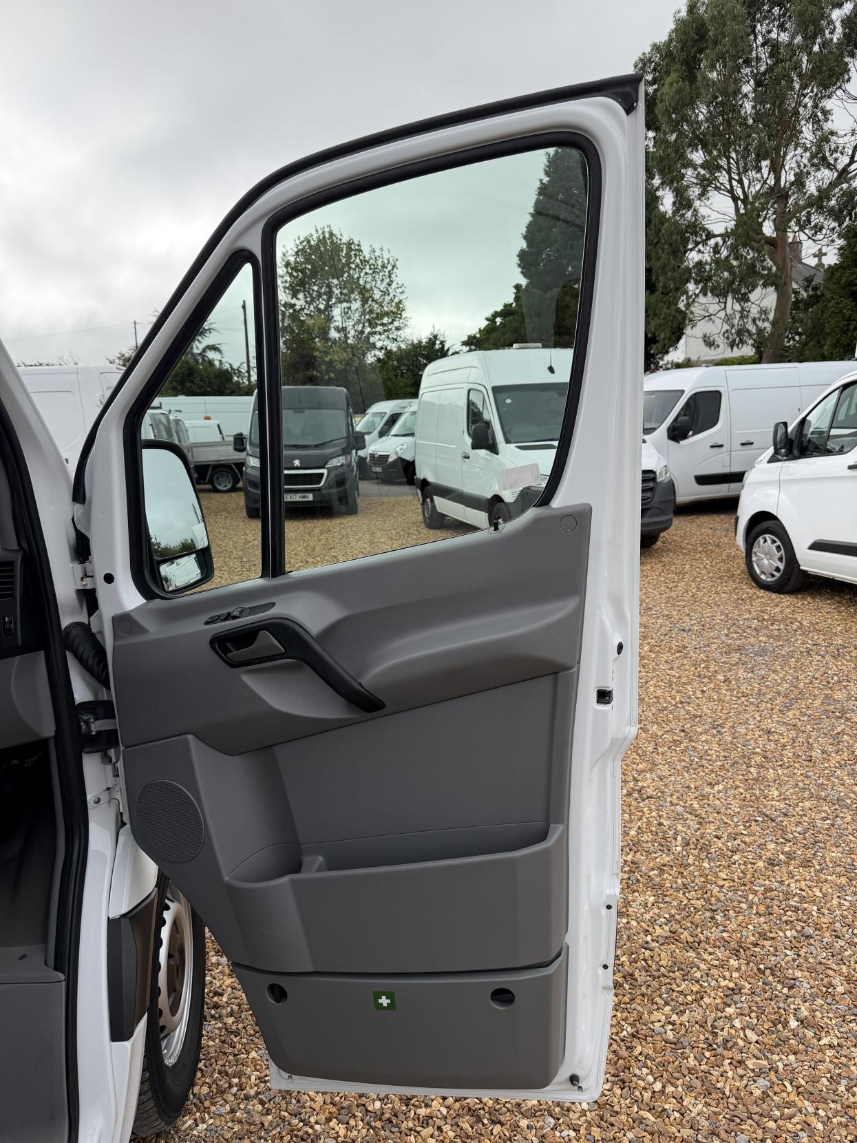 2014 Mercedes-Benz Sprinter 2.1 313 CDi Panel Van 4dr Diesel Manual RWD L2 (129 bhp) - Thumbnail 14