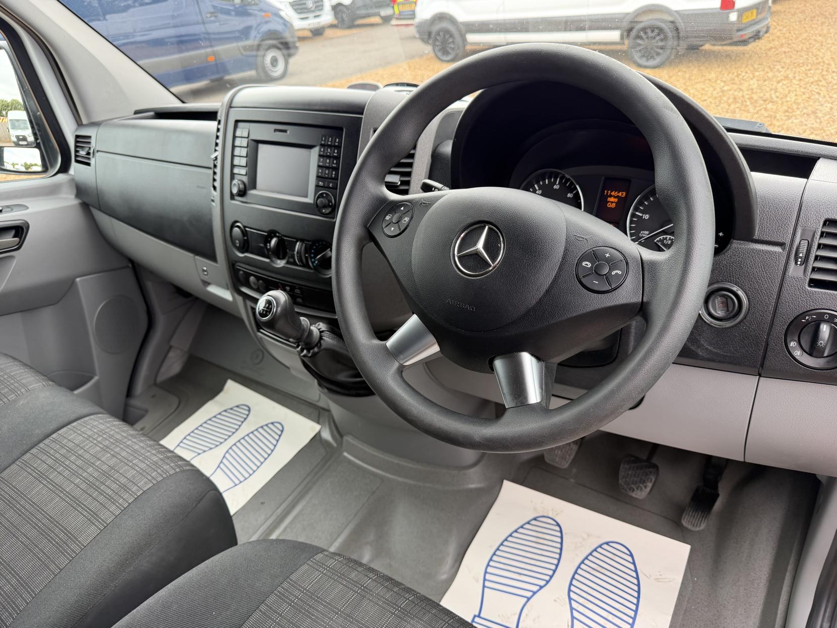 2014 Mercedes-Benz Sprinter 2.1 313 CDi Panel Van 4dr Diesel Manual RWD L2 (129 bhp) - Thumbnail 2