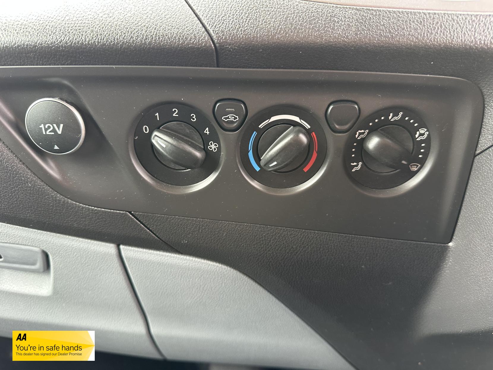 Ford Transit Custom 2.2 TDCi 330 Trend Panel Van 5dr Diesel Manual L2 H1 (197 g/km, 123 bhp)