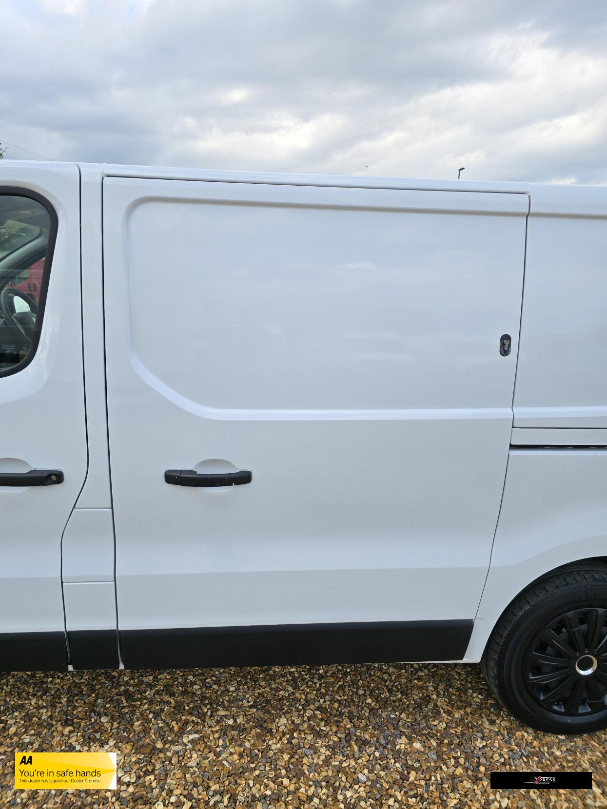 Renault Trafic Trafic 1.6 dCi ENERGY 27 Business+ Panel Van 5dr Diesel Manual SWB Standard Roof Euro 6 (s/s) (125 ps)