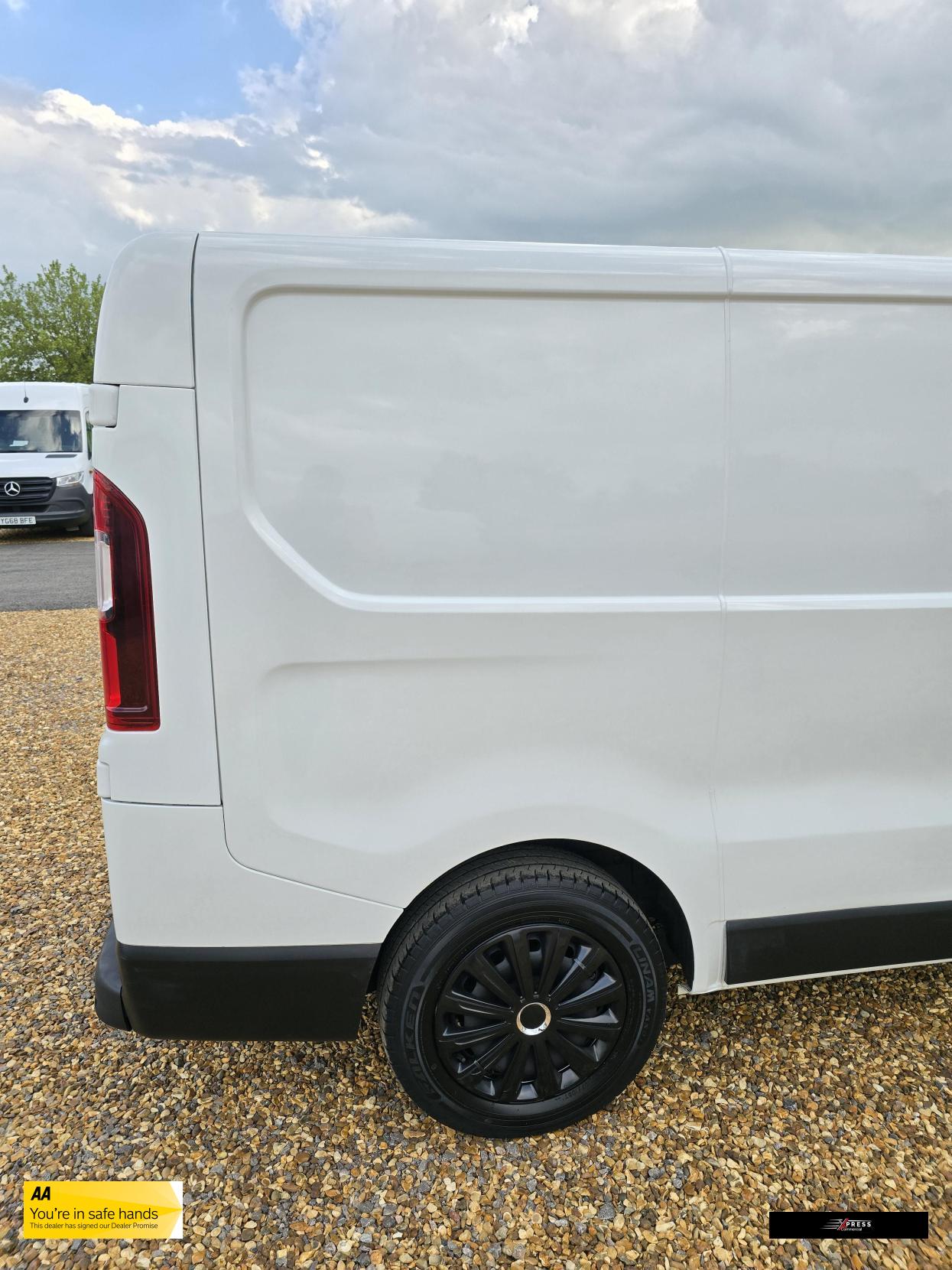 Renault Trafic Trafic 1.6 dCi ENERGY 27 Business+ Panel Van 5dr Diesel Manual SWB Standard Roof Euro 6 (s/s) (125 ps)