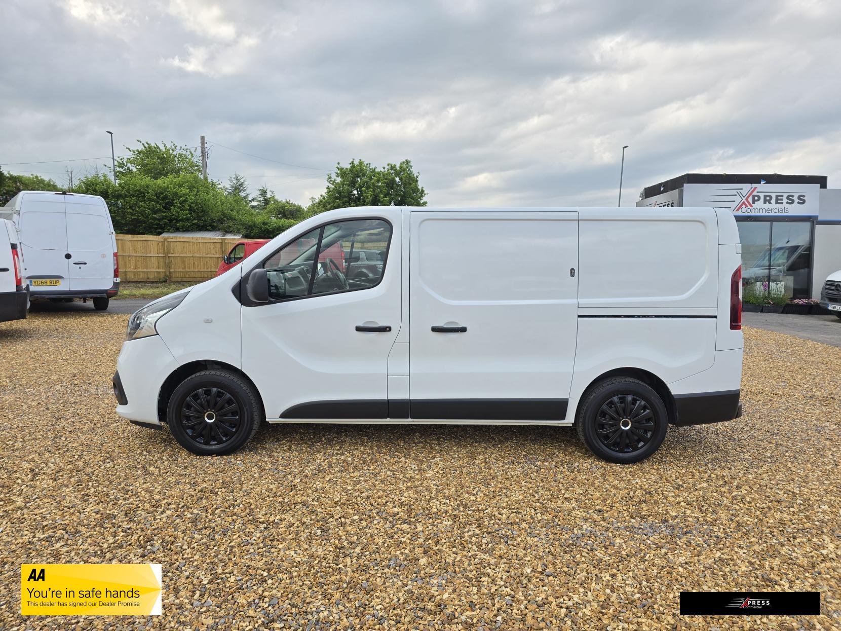 Renault Trafic Trafic 1.6 dCi ENERGY 27 Business+ Panel Van 5dr Diesel Manual SWB Standard Roof Euro 6 (s/s) (125 ps)