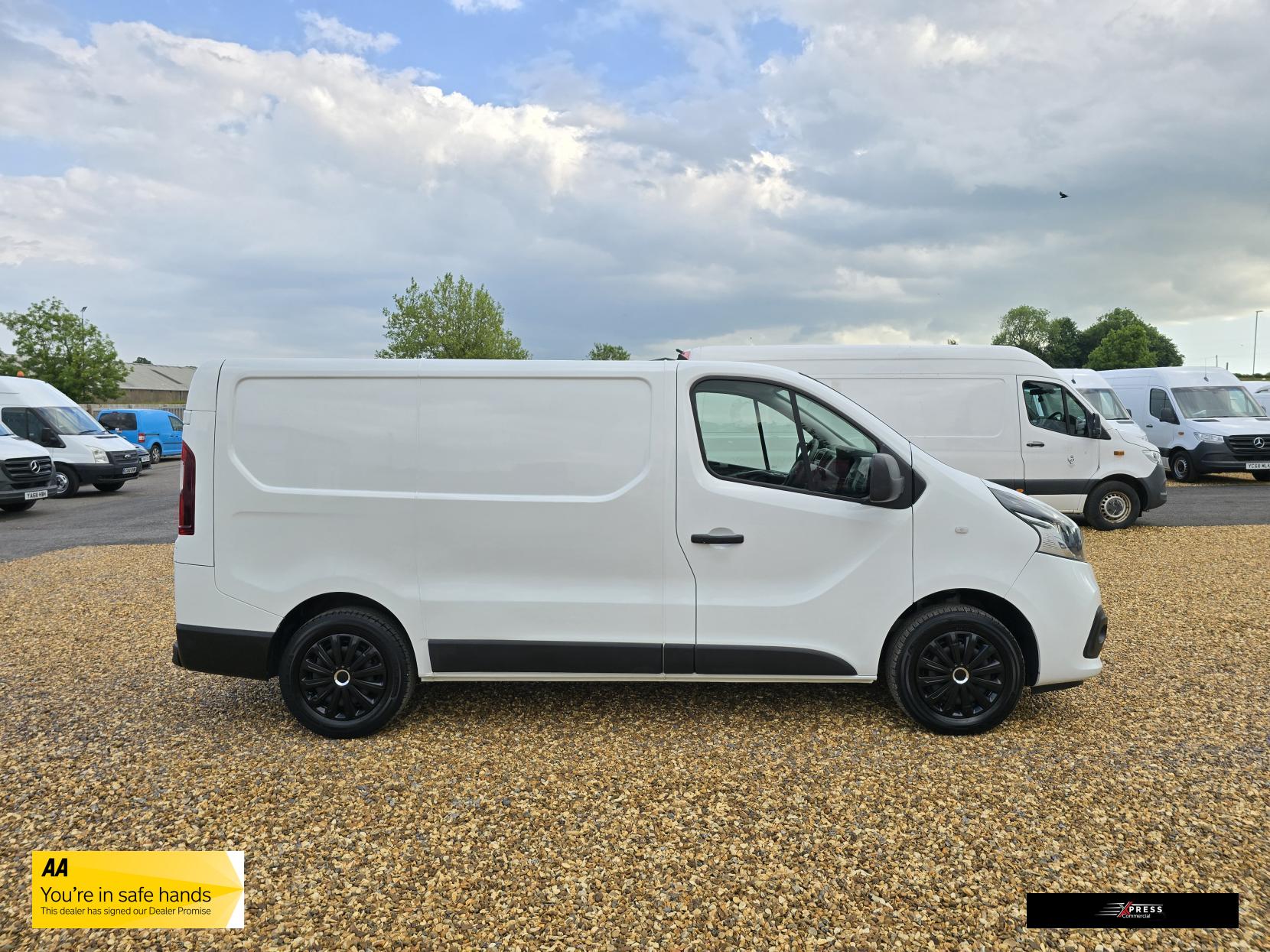 Renault Trafic Trafic 1.6 dCi ENERGY 27 Business+ Panel Van 5dr Diesel Manual SWB Standard Roof Euro 6 (s/s) (125 ps)
