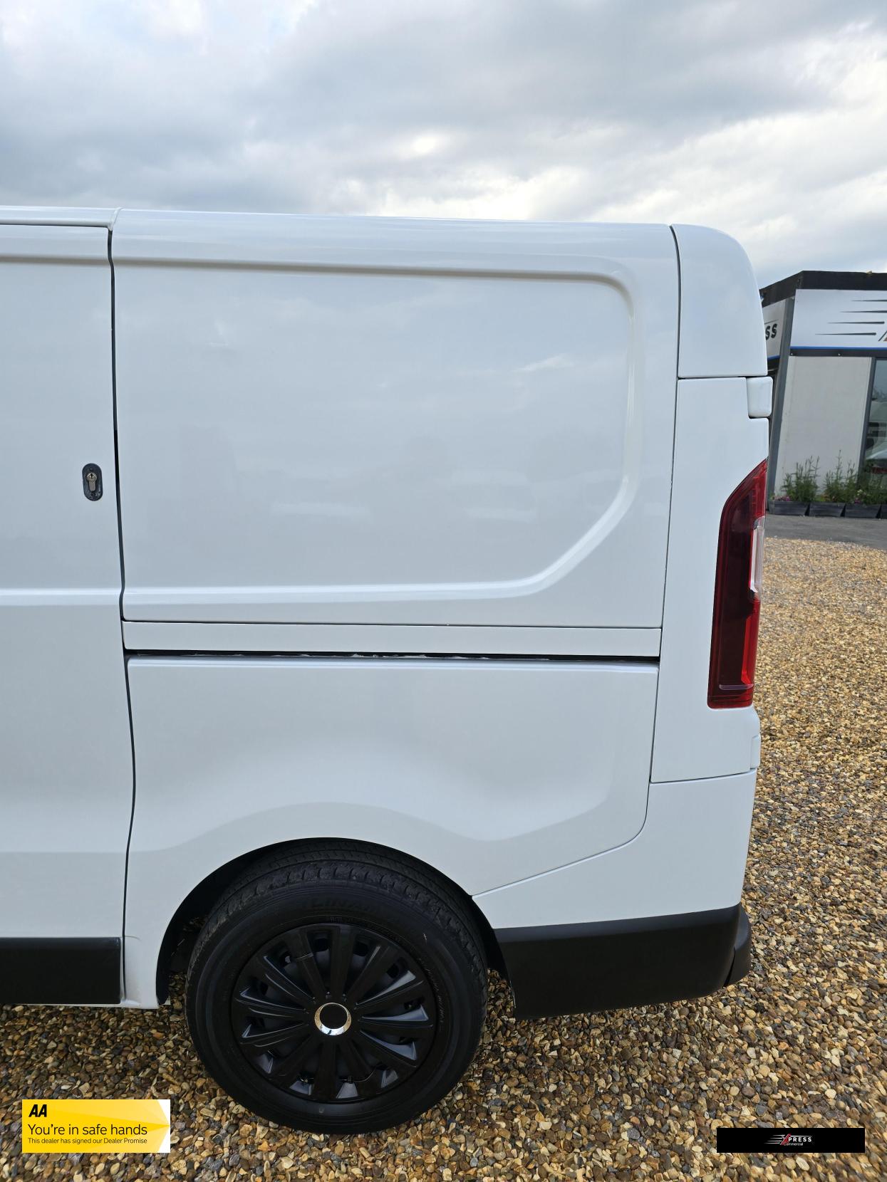 Renault Trafic Trafic 1.6 dCi ENERGY 27 Business+ Panel Van 5dr Diesel Manual SWB Standard Roof Euro 6 (s/s) (125 ps)
