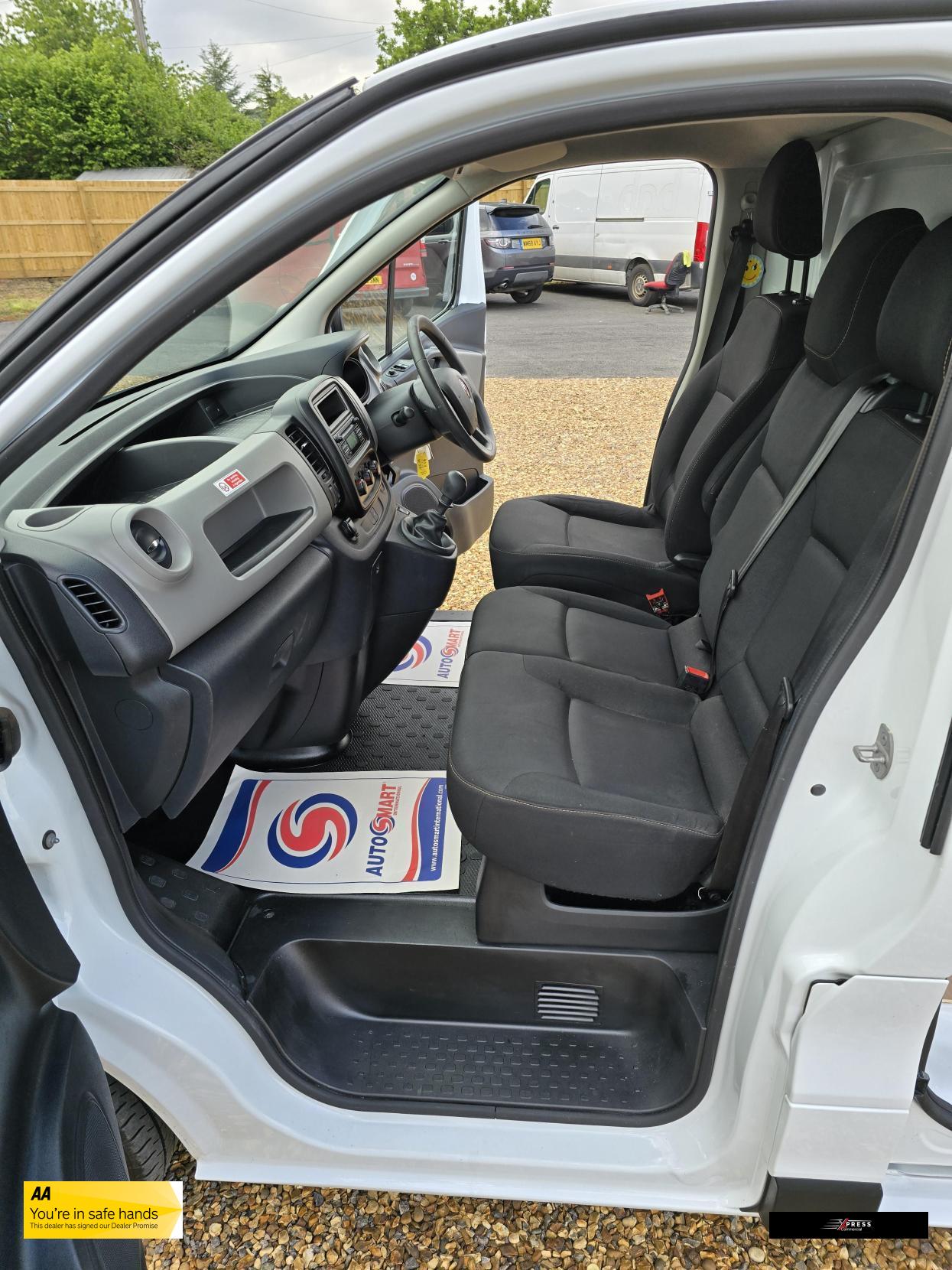 Renault Trafic Trafic 1.6 dCi ENERGY 27 Business+ Panel Van 5dr Diesel Manual SWB Standard Roof Euro 6 (s/s) (125 ps)