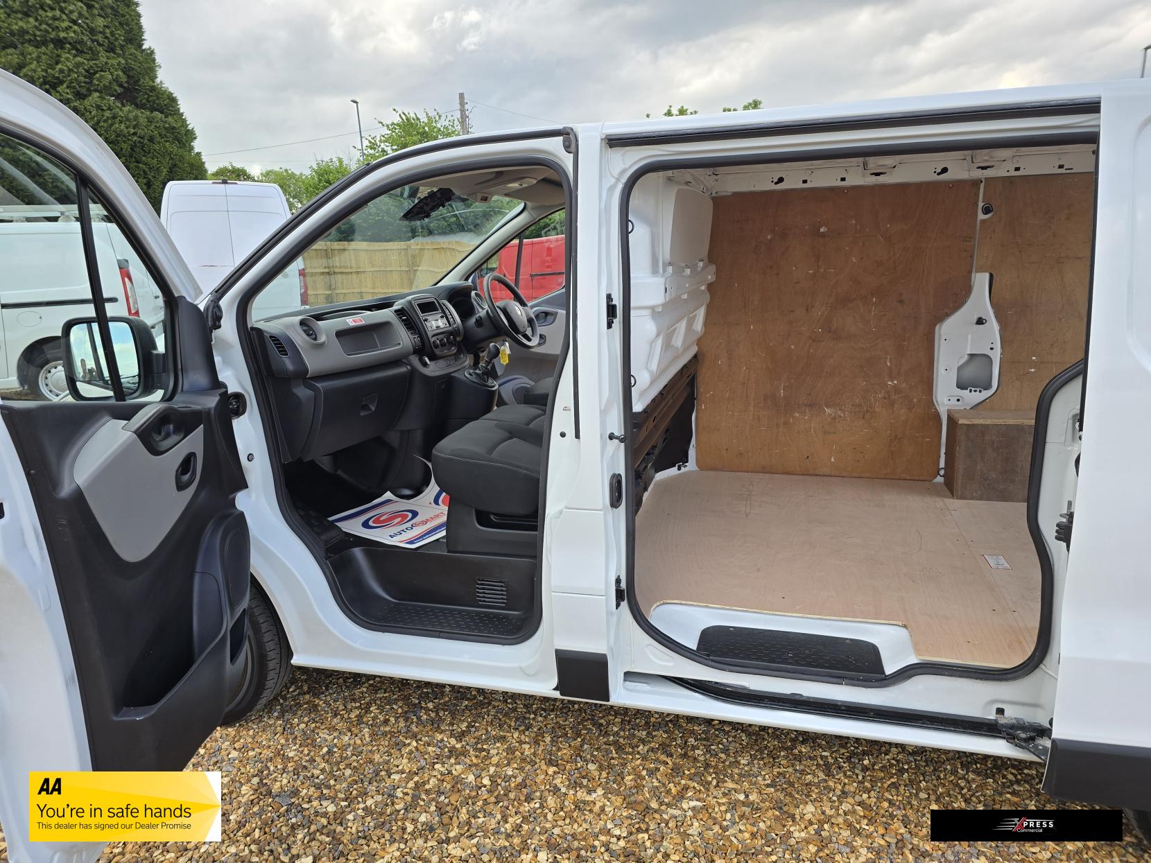Renault Trafic Trafic 1.6 dCi ENERGY 27 Business+ Panel Van 5dr Diesel Manual SWB Standard Roof Euro 6 (s/s) (125 ps)
