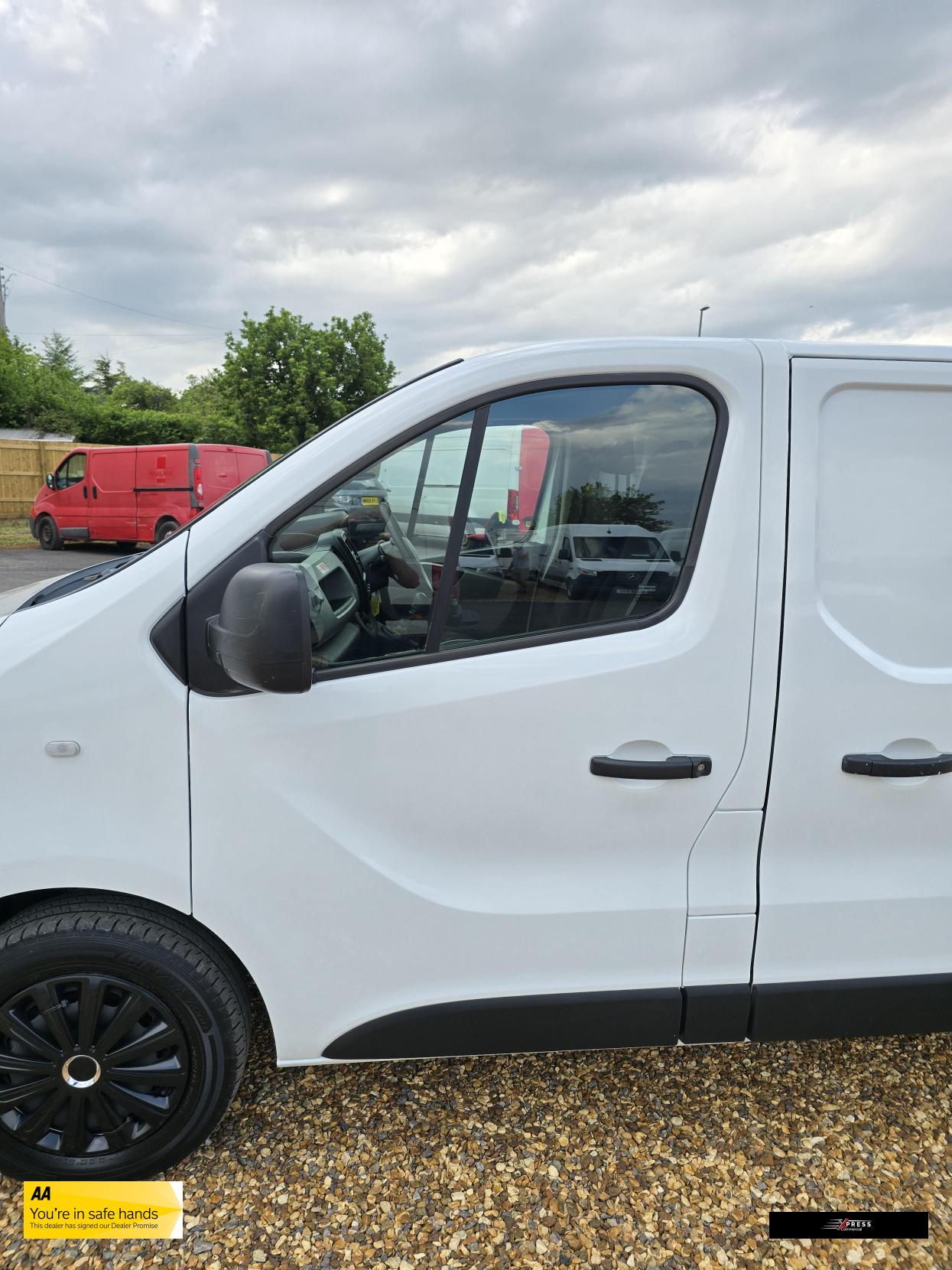 Renault Trafic Trafic 1.6 dCi ENERGY 27 Business+ Panel Van 5dr Diesel Manual SWB Standard Roof Euro 6 (s/s) (125 ps)