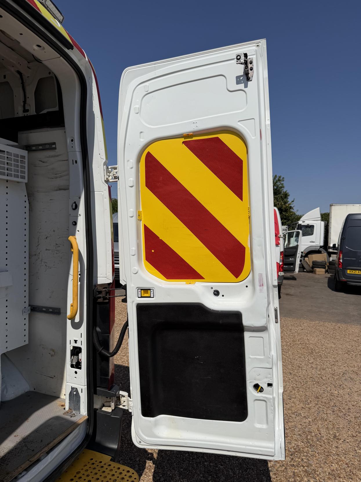 2018 Ford Transit 2.0 350 EcoBlue Panel Van 5dr Diesel Manual RWD L2 H3 Euro 6 (170 ps) - Thumbnail 42