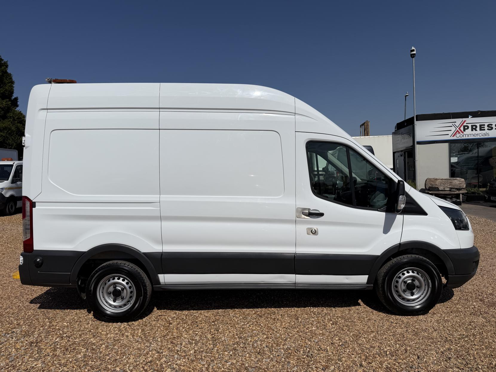 2018 Ford Transit 2.0 350 EcoBlue Panel Van 5dr Diesel Manual RWD L2 H3 Euro 6 (170 ps) - Thumbnail 12