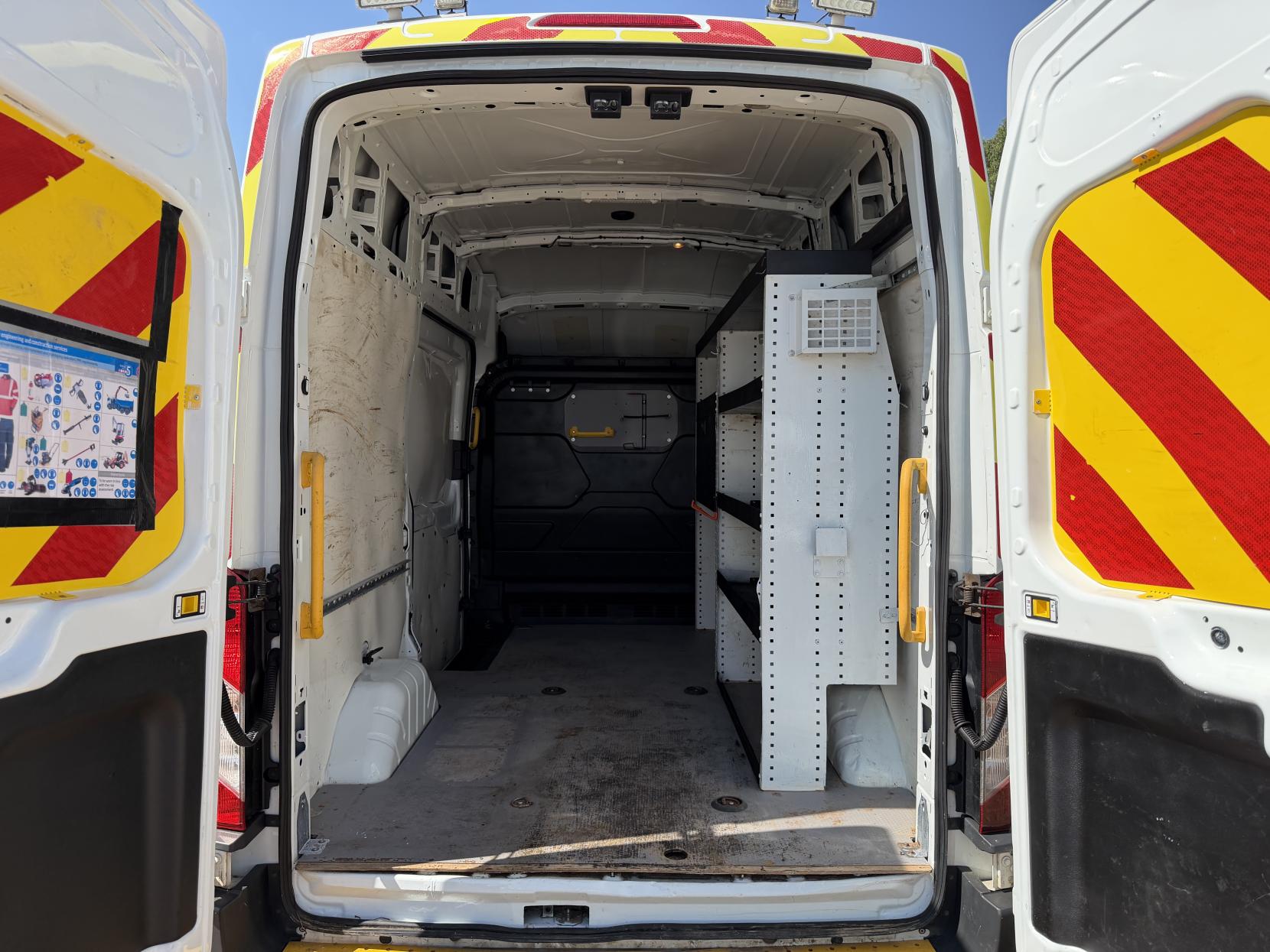 2018 Ford Transit 2.0 350 EcoBlue Panel Van 5dr Diesel Manual RWD L2 H3 Euro 6 (170 ps) - Thumbnail 3