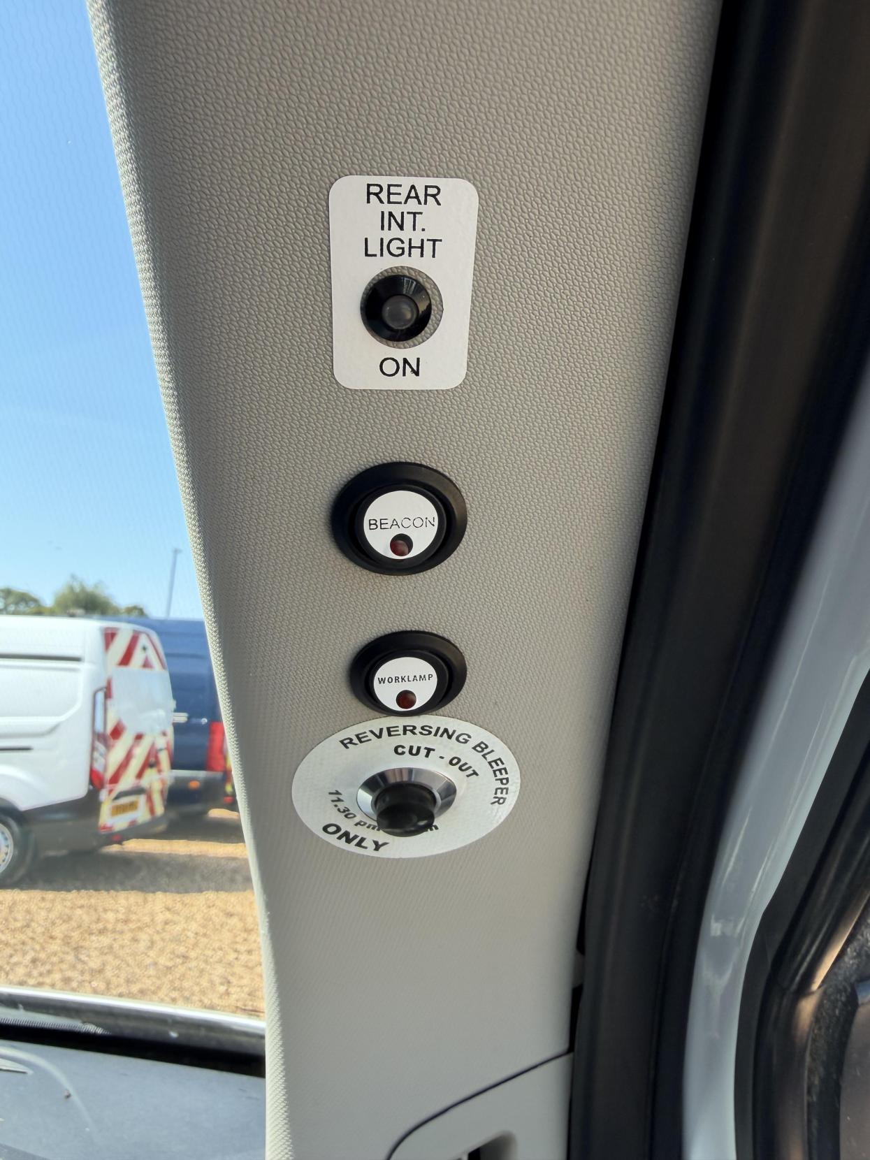 2018 Ford Transit 2.0 350 EcoBlue Panel Van 5dr Diesel Manual RWD L2 H3 Euro 6 (170 ps) - Thumbnail 28