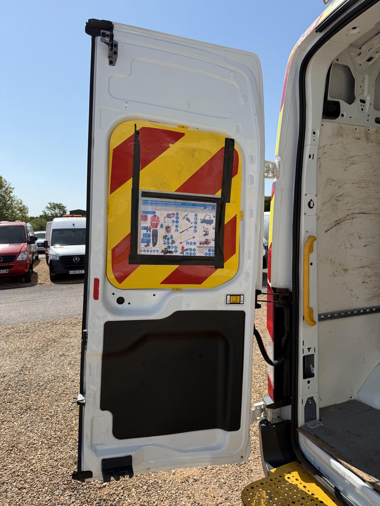 2018 Ford Transit 2.0 350 EcoBlue Panel Van 5dr Diesel Manual RWD L2 H3 Euro 6 (170 ps) - Thumbnail 40