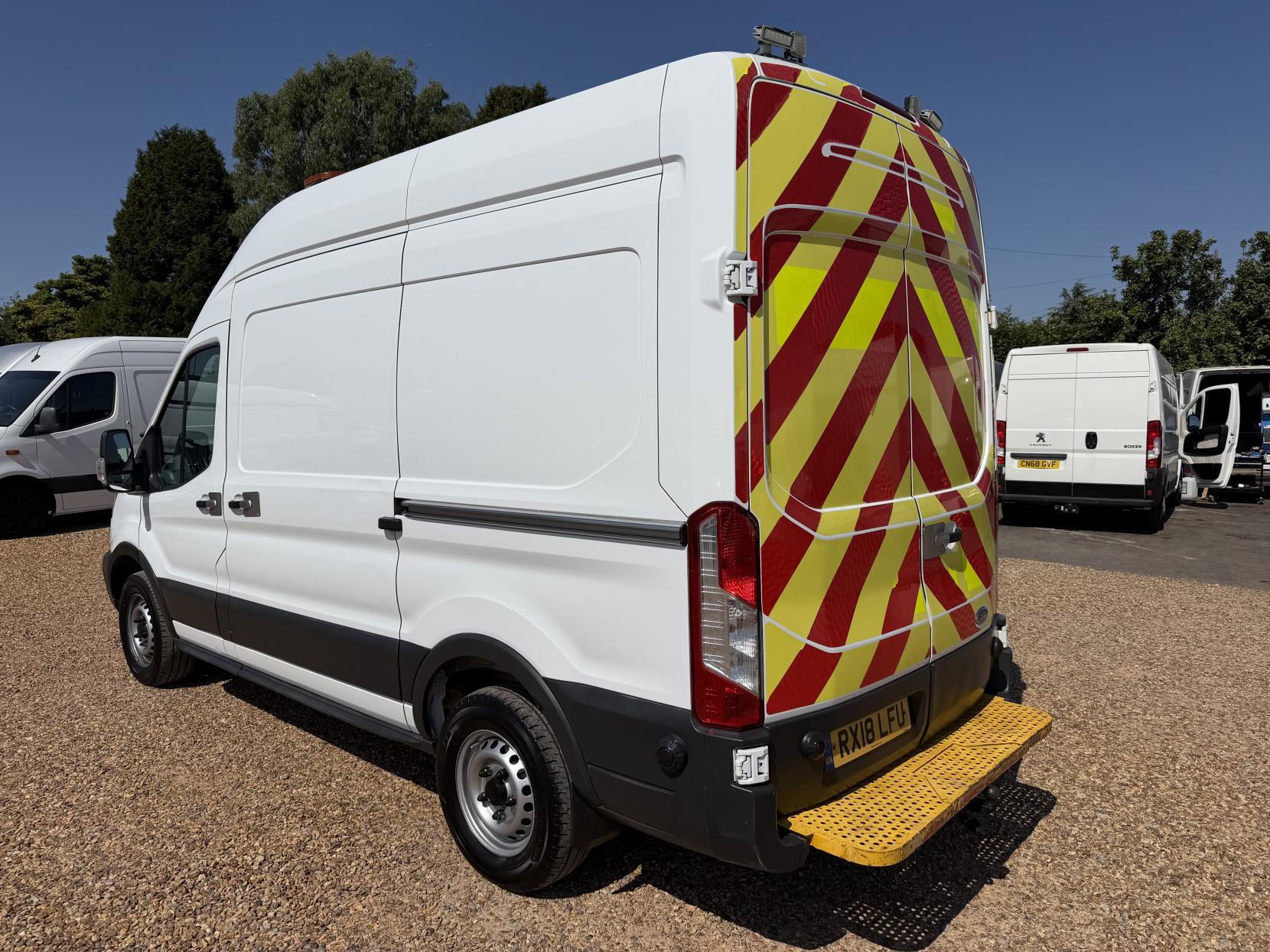 2018 Ford Transit 2.0 350 EcoBlue Panel Van 5dr Diesel Manual RWD L2 H3 Euro 6 (170 ps) - Thumbnail 9