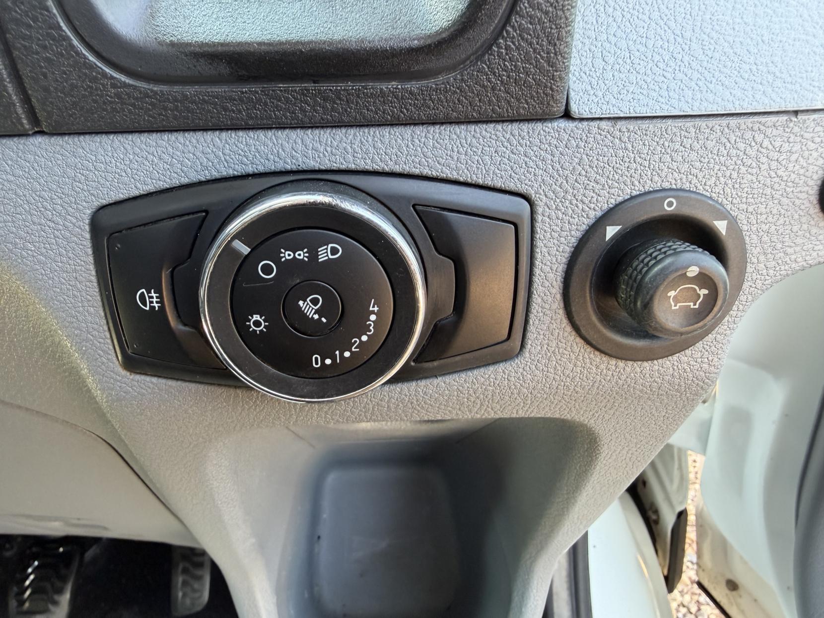 2018 Ford Transit 2.0 350 EcoBlue Panel Van 5dr Diesel Manual RWD L2 H3 Euro 6 (170 ps) - Thumbnail 18