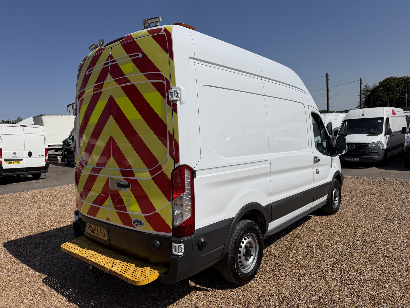 2018 Ford Transit 2.0 350 EcoBlue Panel Van 5dr Diesel Manual RWD L2 H3 Euro 6 (170 ps) - Thumbnail 11