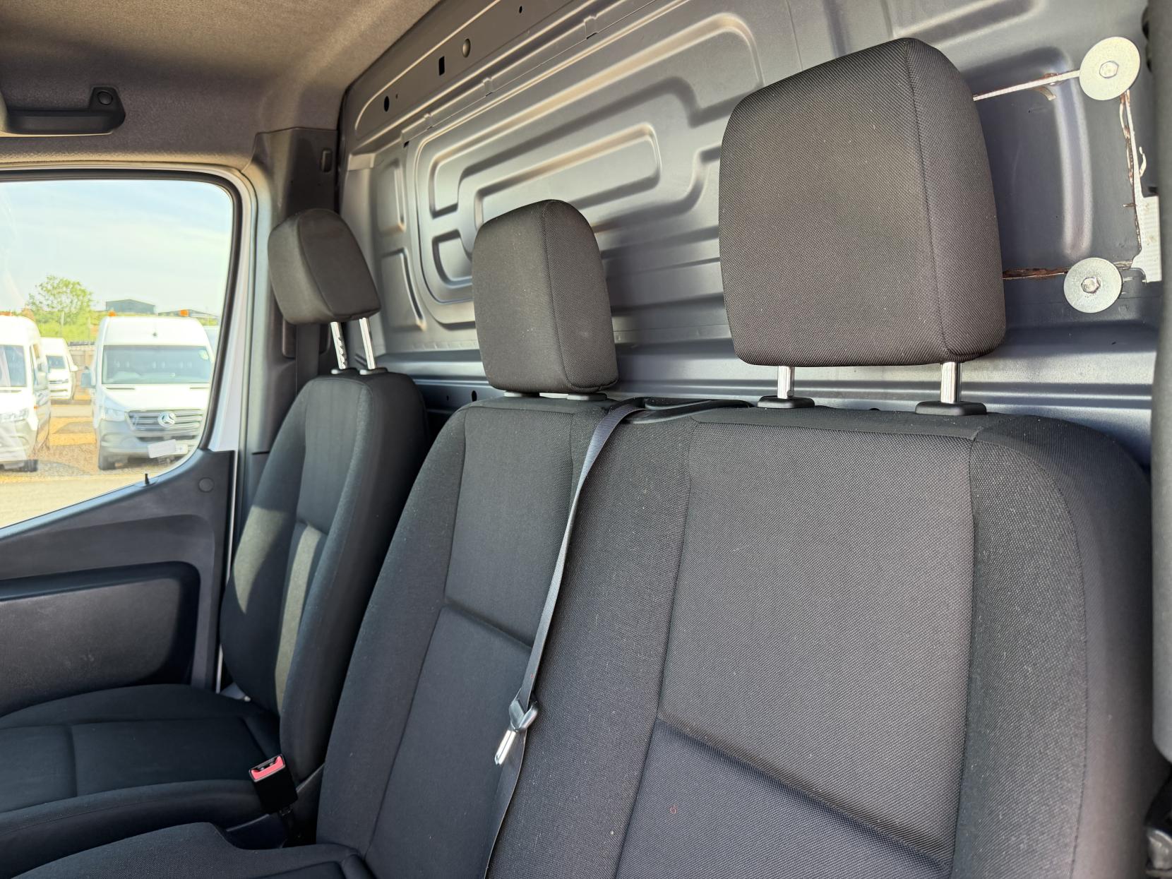 2019 Mercedes-Benz Sprinter 2.1 316 CDI Panel Van 5dr Diesel Manual RWD L2 H2 Euro 6 (163 ps) - Thumbnail 17