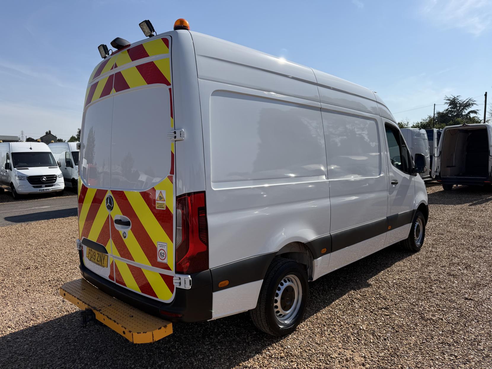 2019 Mercedes-Benz Sprinter 2.1 316 CDI Panel Van 5dr Diesel Manual RWD L2 H2 Euro 6 (163 ps) - Thumbnail 11