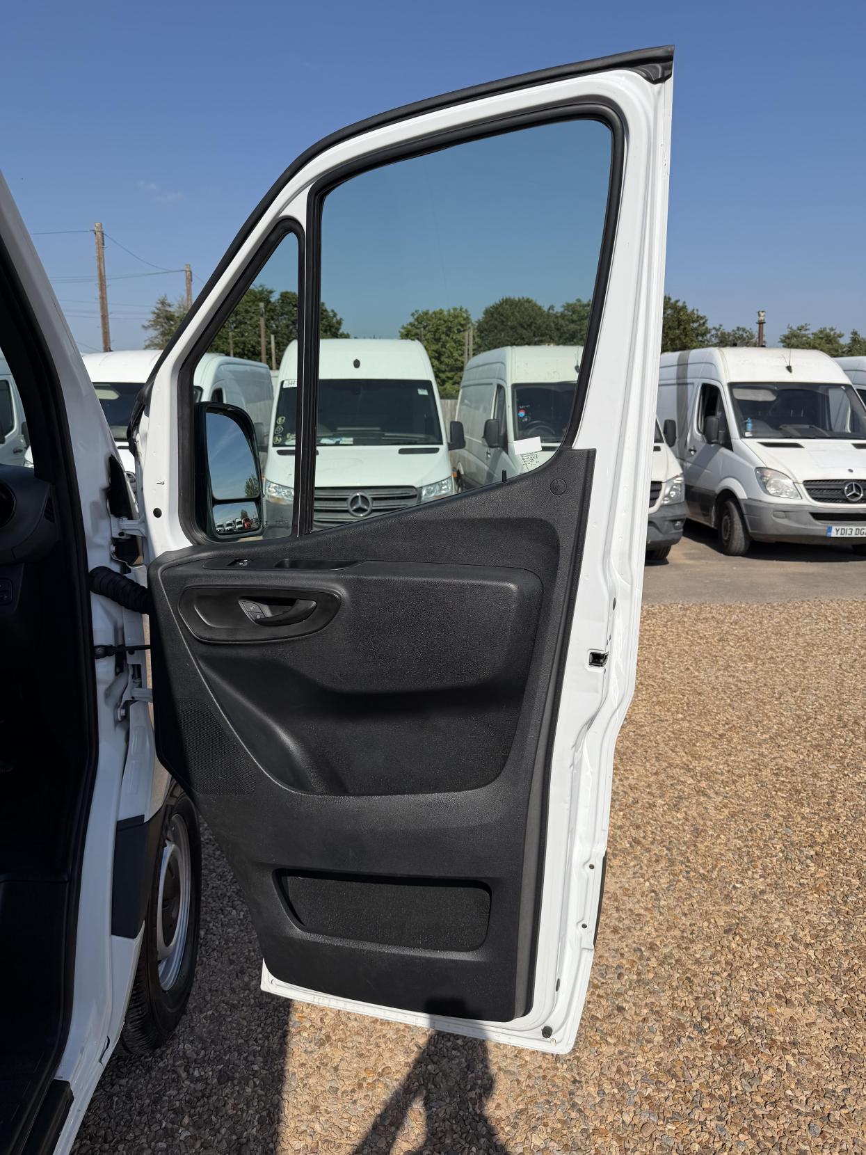 2019 Mercedes-Benz Sprinter 2.1 316 CDI Panel Van 5dr Diesel Manual RWD L2 H2 Euro 6 (163 ps) - Thumbnail 14
