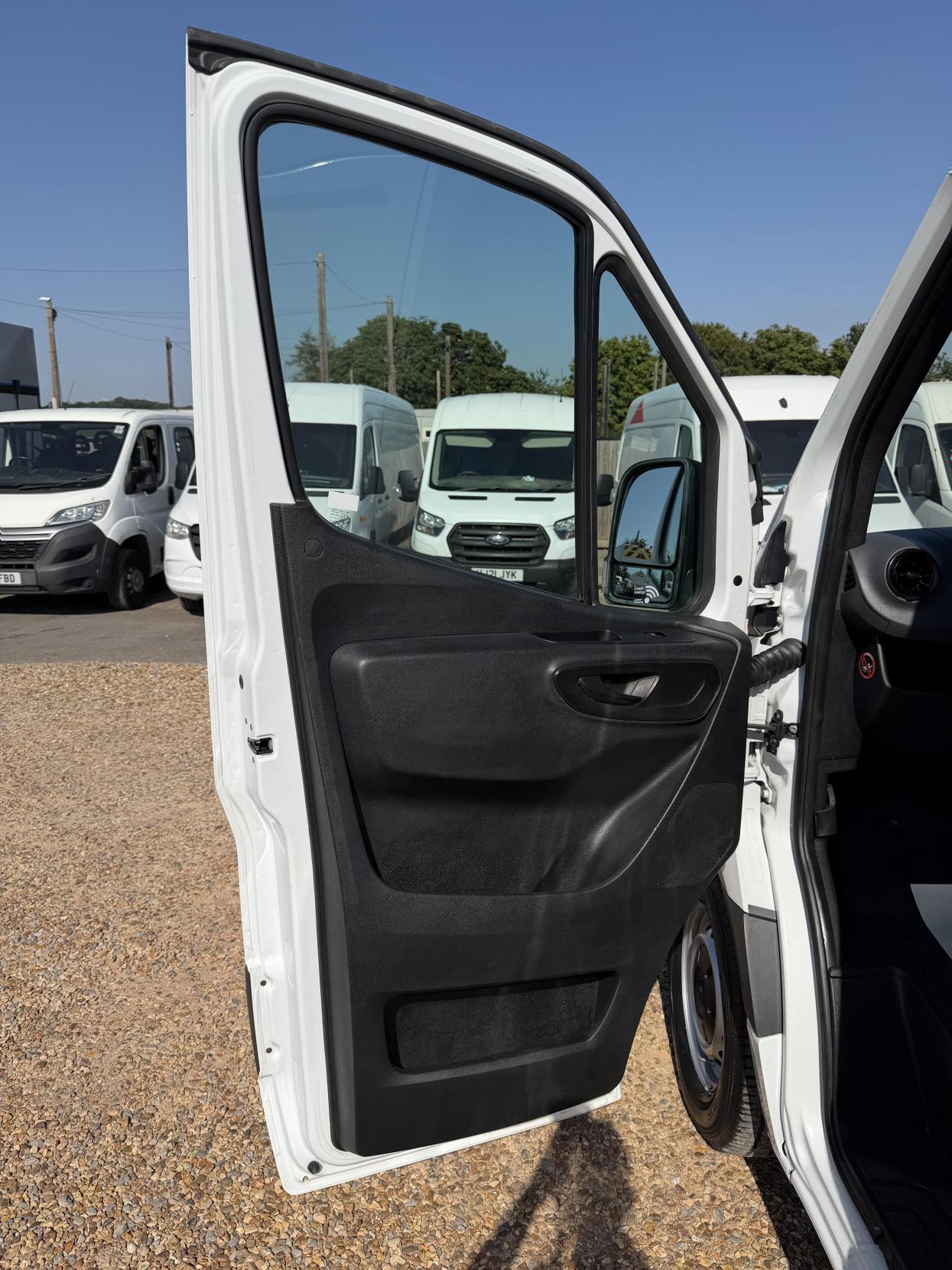 2019 Mercedes-Benz Sprinter 2.1 316 CDI Panel Van 5dr Diesel Manual RWD L2 H2 Euro 6 (163 ps) - Thumbnail 19