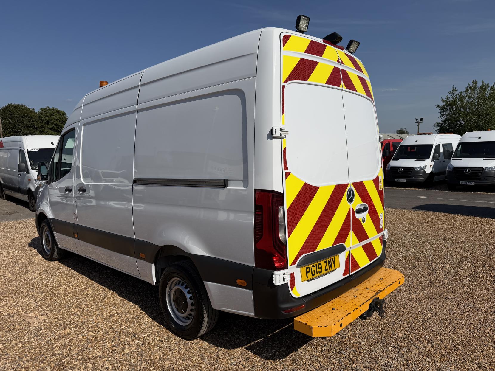 2019 Mercedes-Benz Sprinter 2.1 316 CDI Panel Van 5dr Diesel Manual RWD L2 H2 Euro 6 (163 ps) - Thumbnail 9