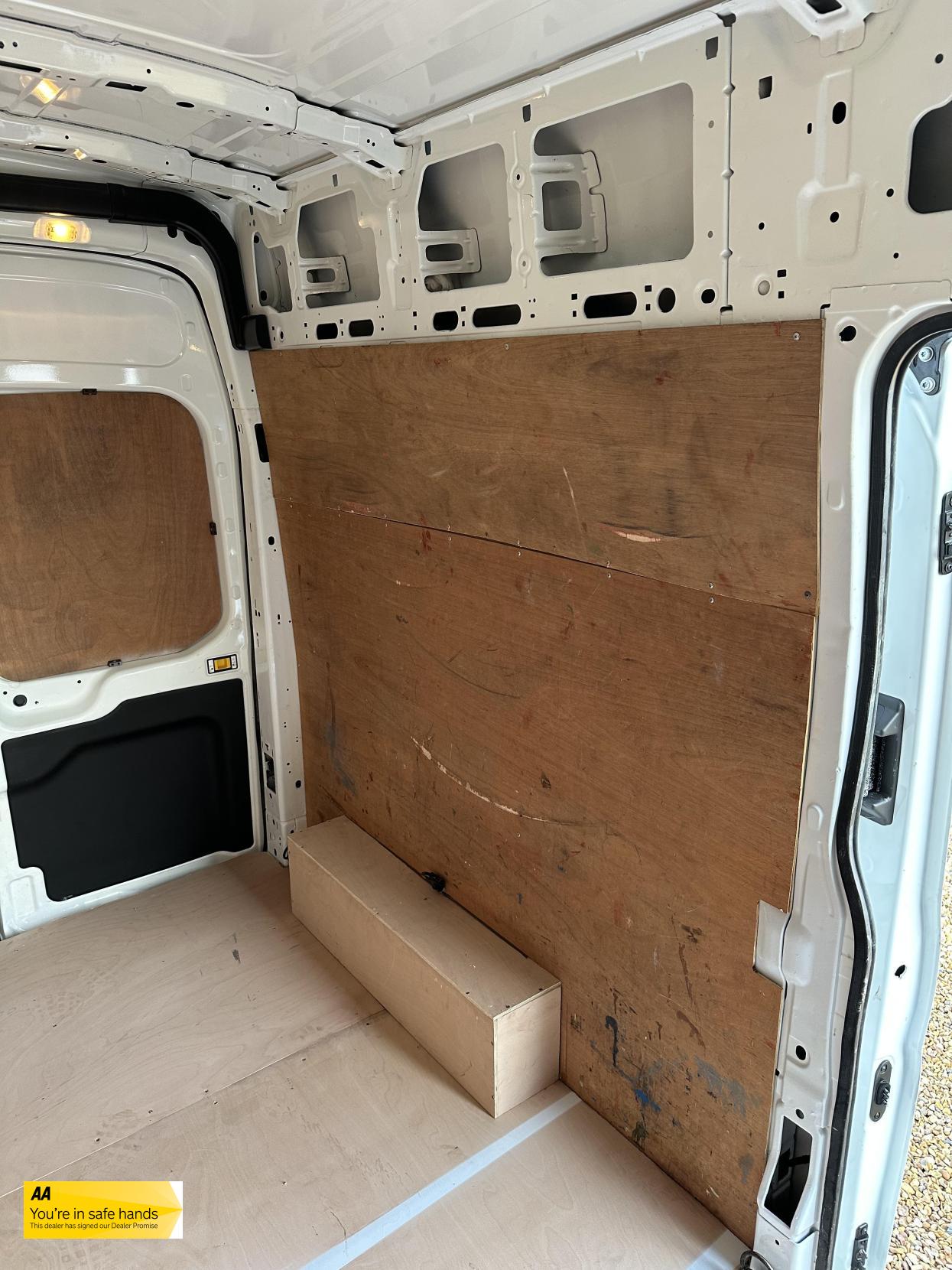 Ford Transit 2.2 TDCi 350 Panel Van 5dr Diesel Manual RWD L3 H3 Euro 5 (125 ps)