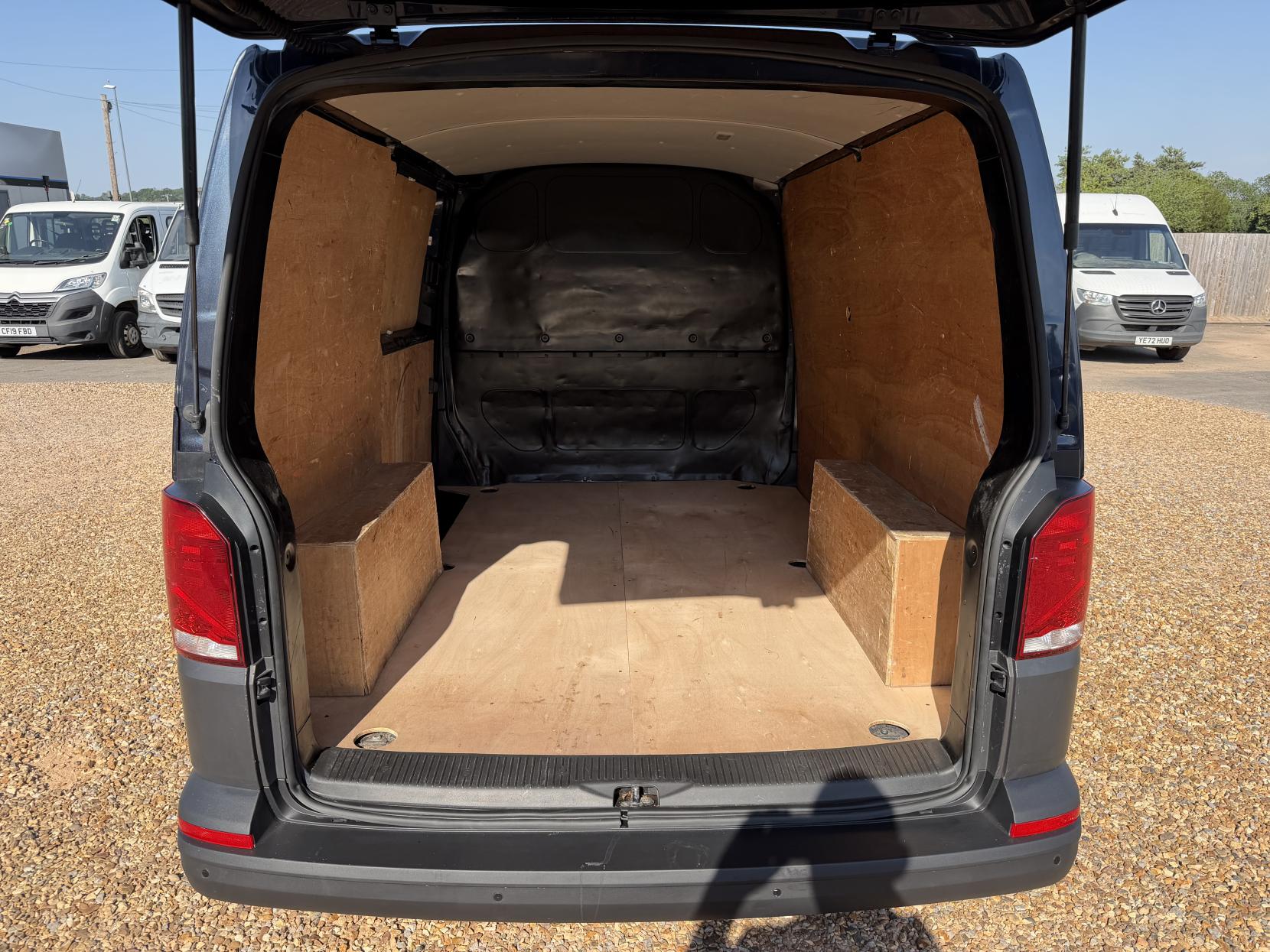 2021 Volkswagen Transporter 2.0 TDI T28 Startline Panel Van 5dr Diesel Manual FWD SWB Euro 6 (s/s) (110 ps) - Thumbnail 24