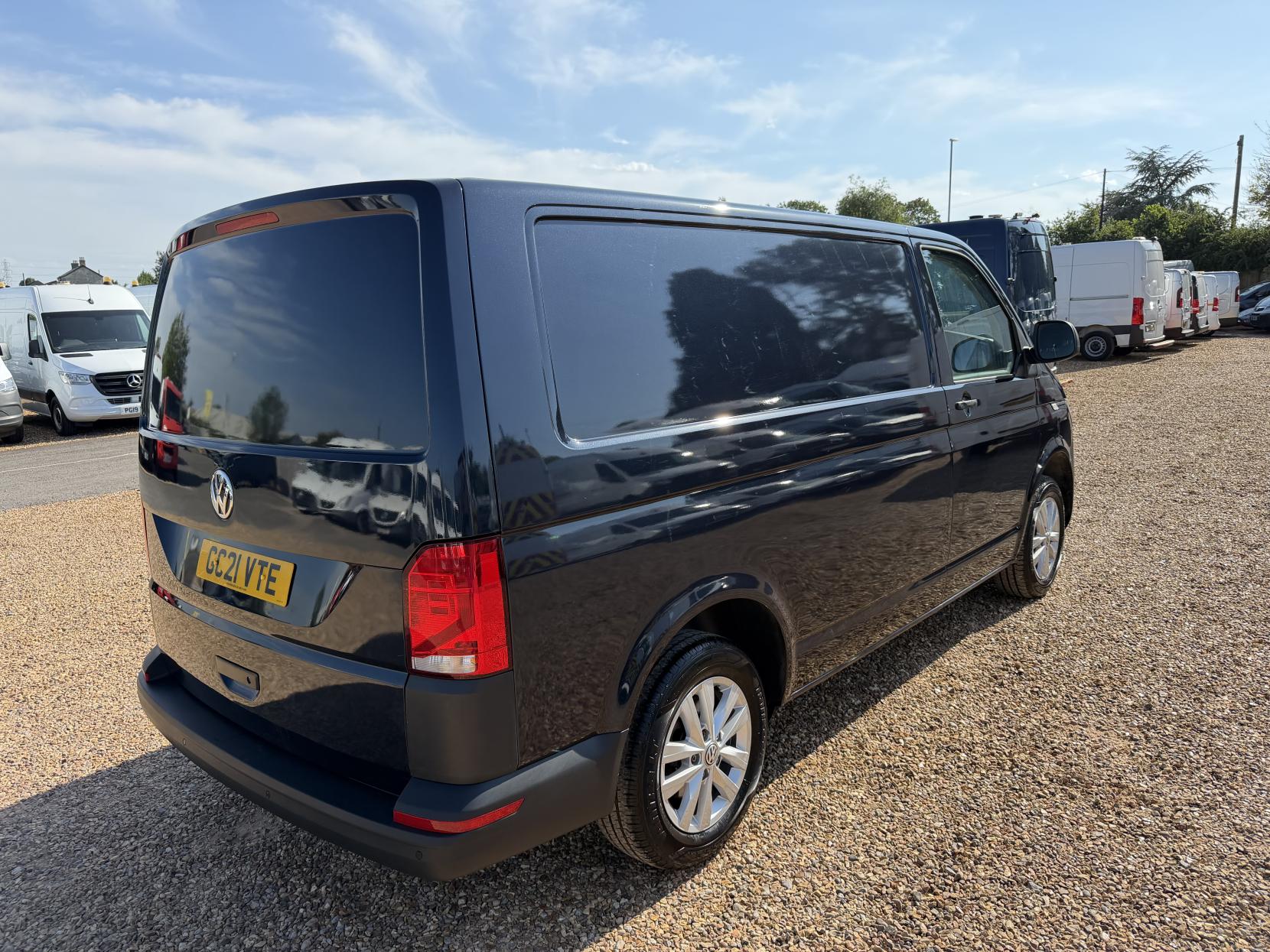 2021 Volkswagen Transporter 2.0 TDI T28 Startline Panel Van 5dr Diesel Manual FWD SWB Euro 6 (s/s) (110 ps) - Thumbnail 11