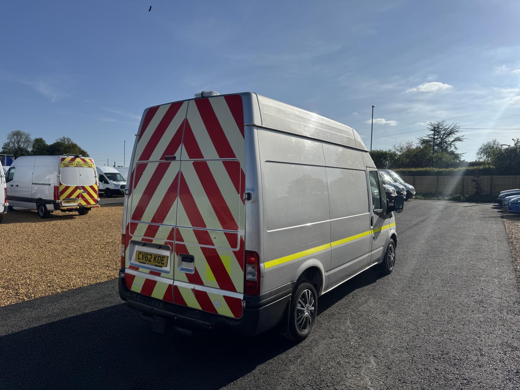 Ford Transit 2.2 TDCi 300 Panel Van 3dr Diesel Manual FWD L2 H3 (198 g/km, 123 bhp)